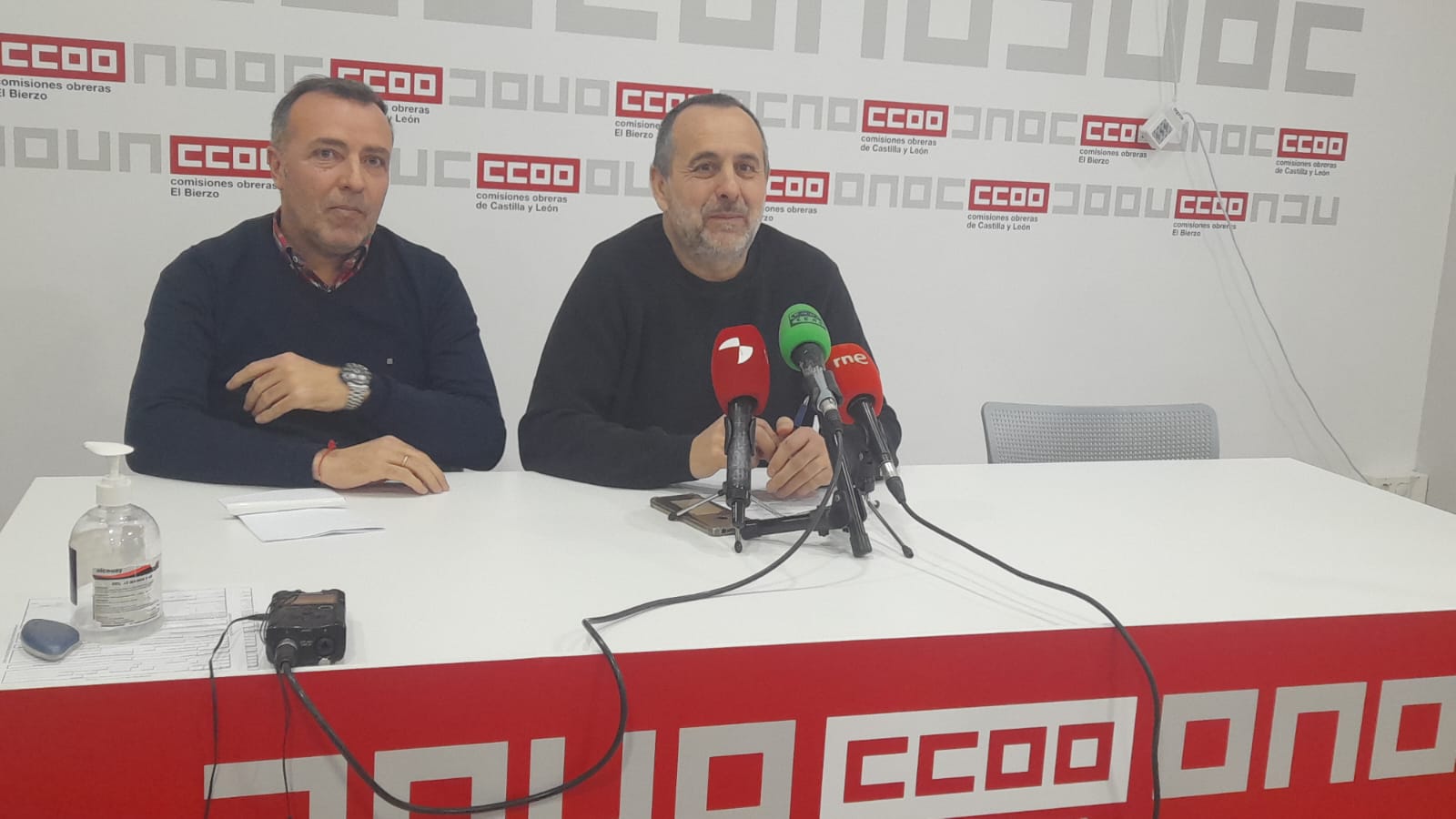 Rueda de prensa de UGT y CCOO para dar cuenta de la concentración prevista para el domingo. | MAR IGLESIAS