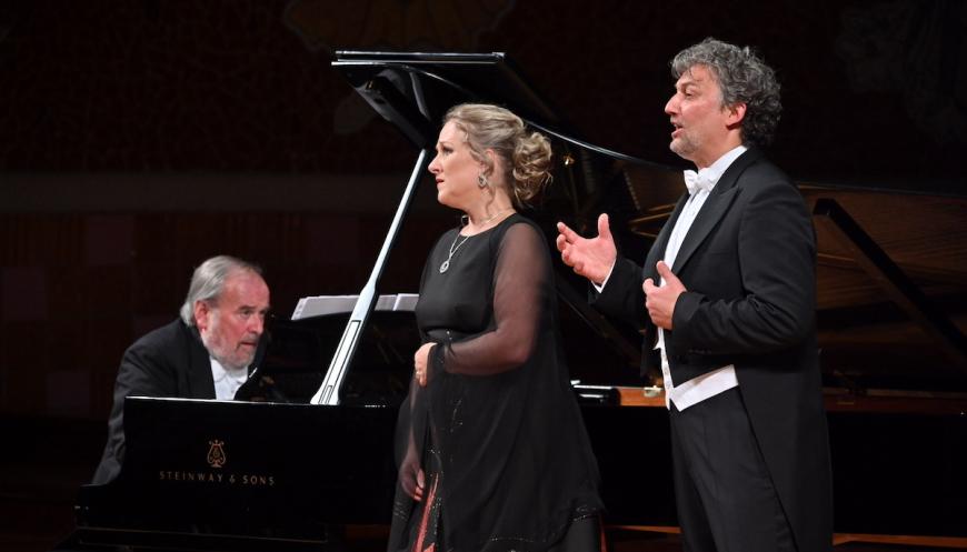 La soprano Diana Damrau y el tenor Jonas Kaufmann sobre el escenario. | ANTONI BOFILL