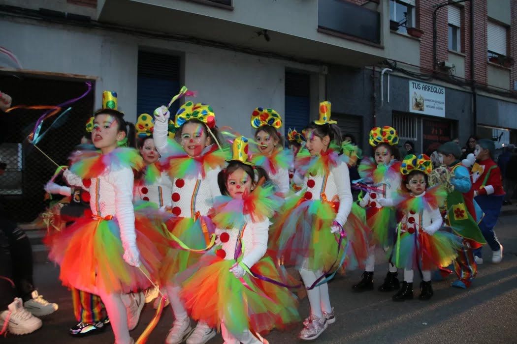 Un año más el Consistorio premiará la vistosidad, originalidad y espíritu carnavalero. L.N.C.