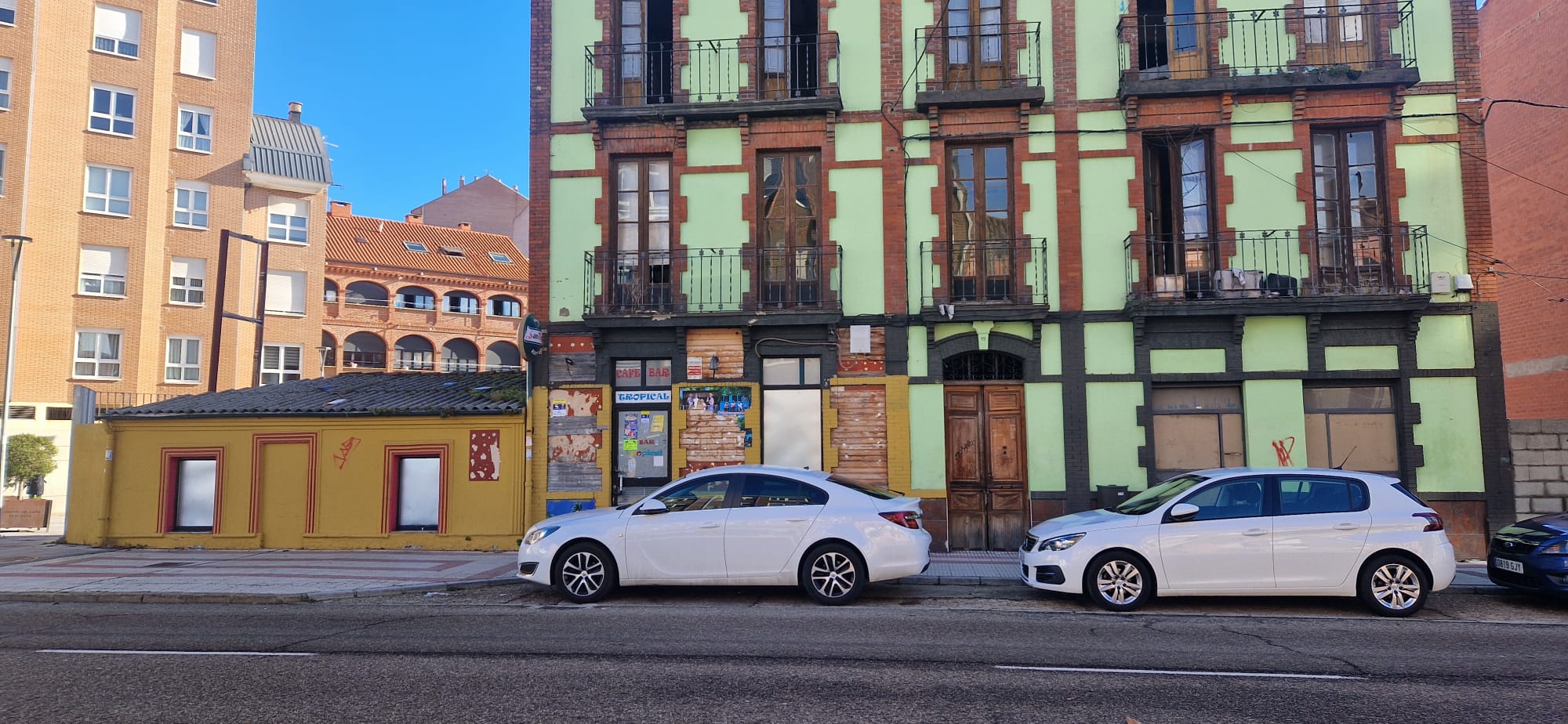 El edificio del barrio del Crucero en el que se ha realizado la intervención. | L.N.C.