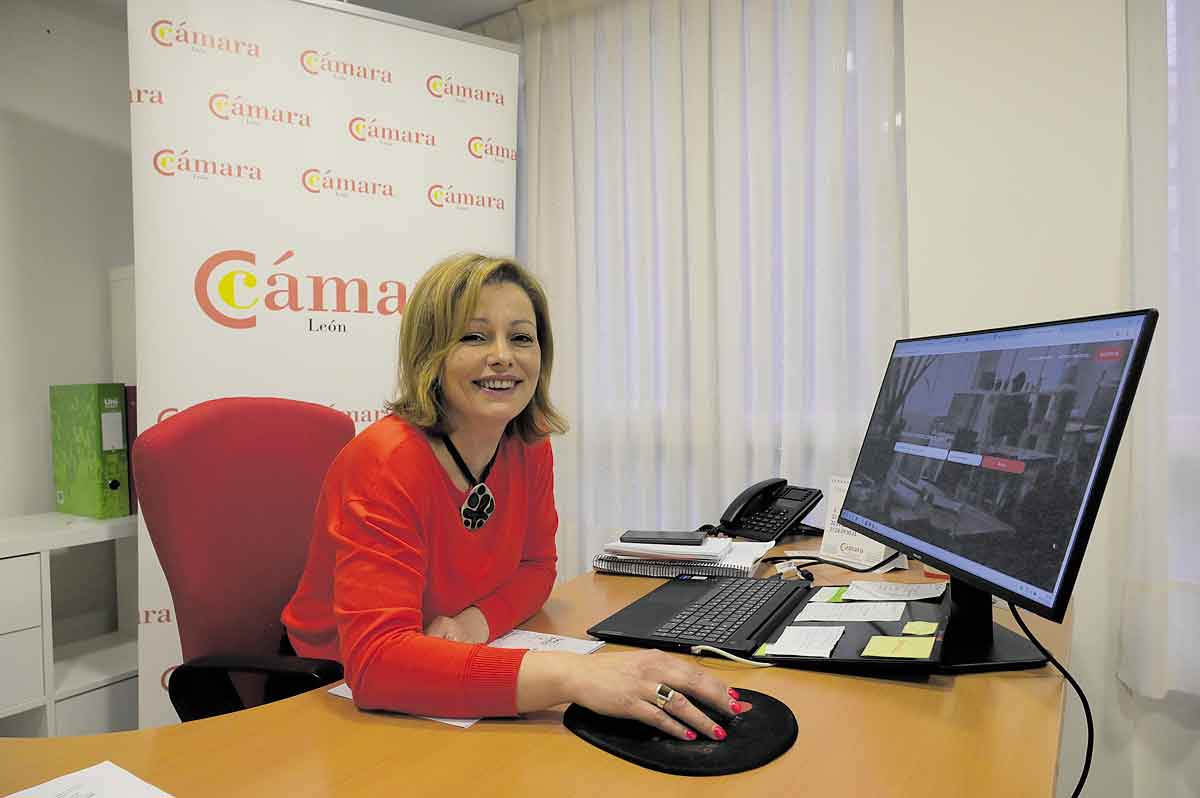 La responsable de Orientación y Empleo de la Cámara de Comercio de León, Begoña Díez Herrero. MAURICIO PEÑA