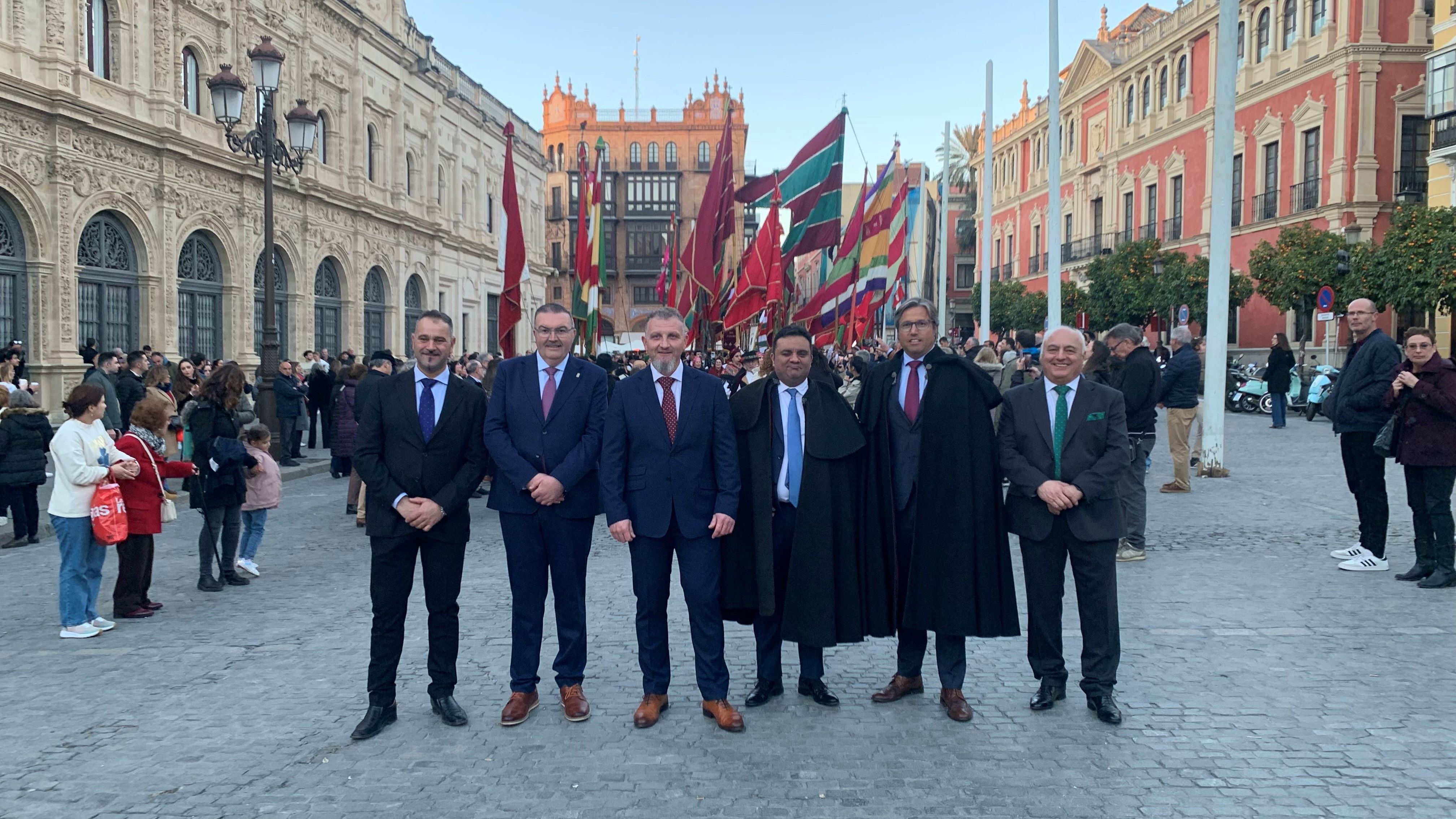 En el programa de actividades organizadas por la Casa de León en Sevilla también se incluyó el tradicional desfile de pendones. L.N.C.