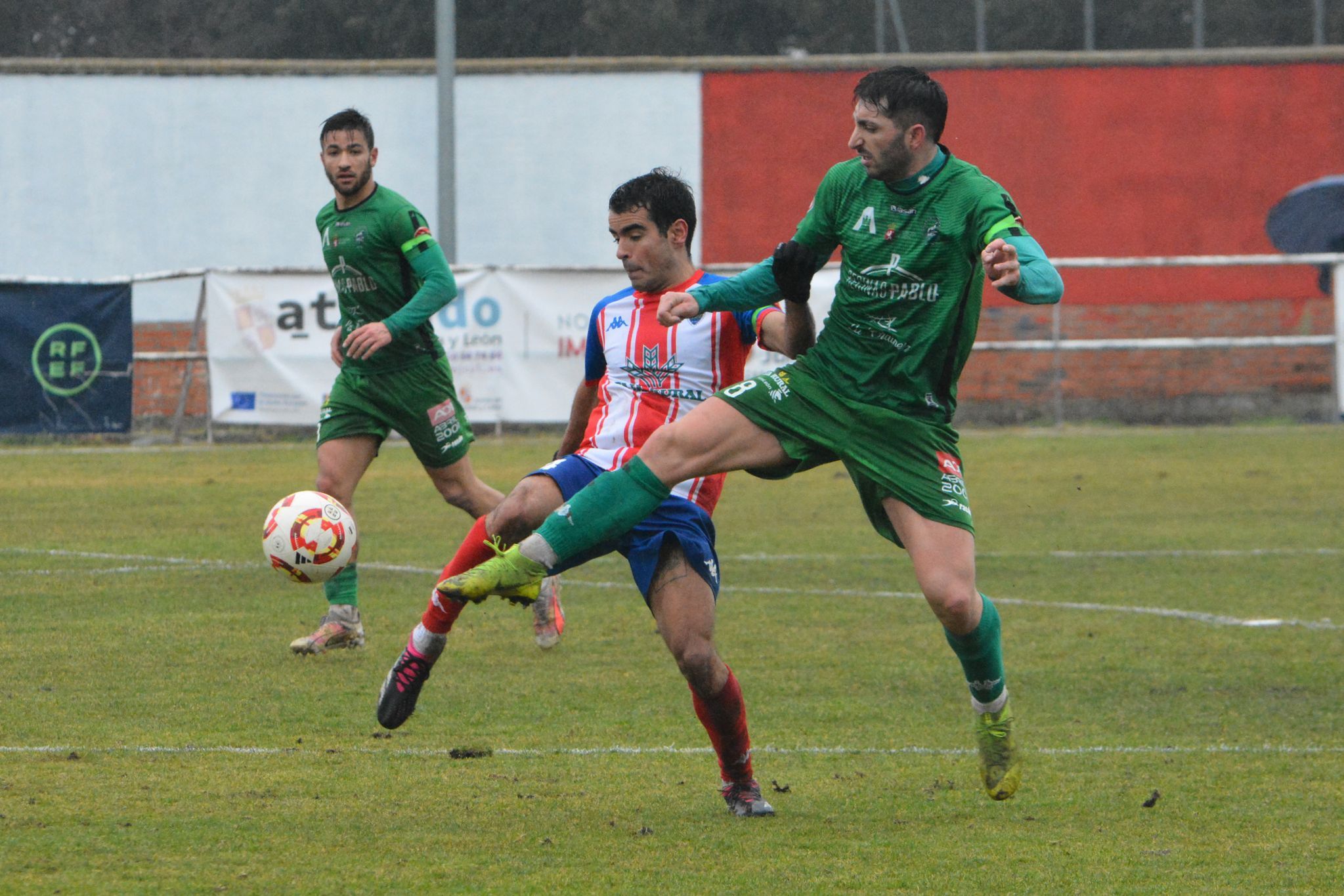 Un lance del choque entre Tordesillas y Astorga que se saldó con empate.  HENARGAR13 (ATCOTORDESILLAS)