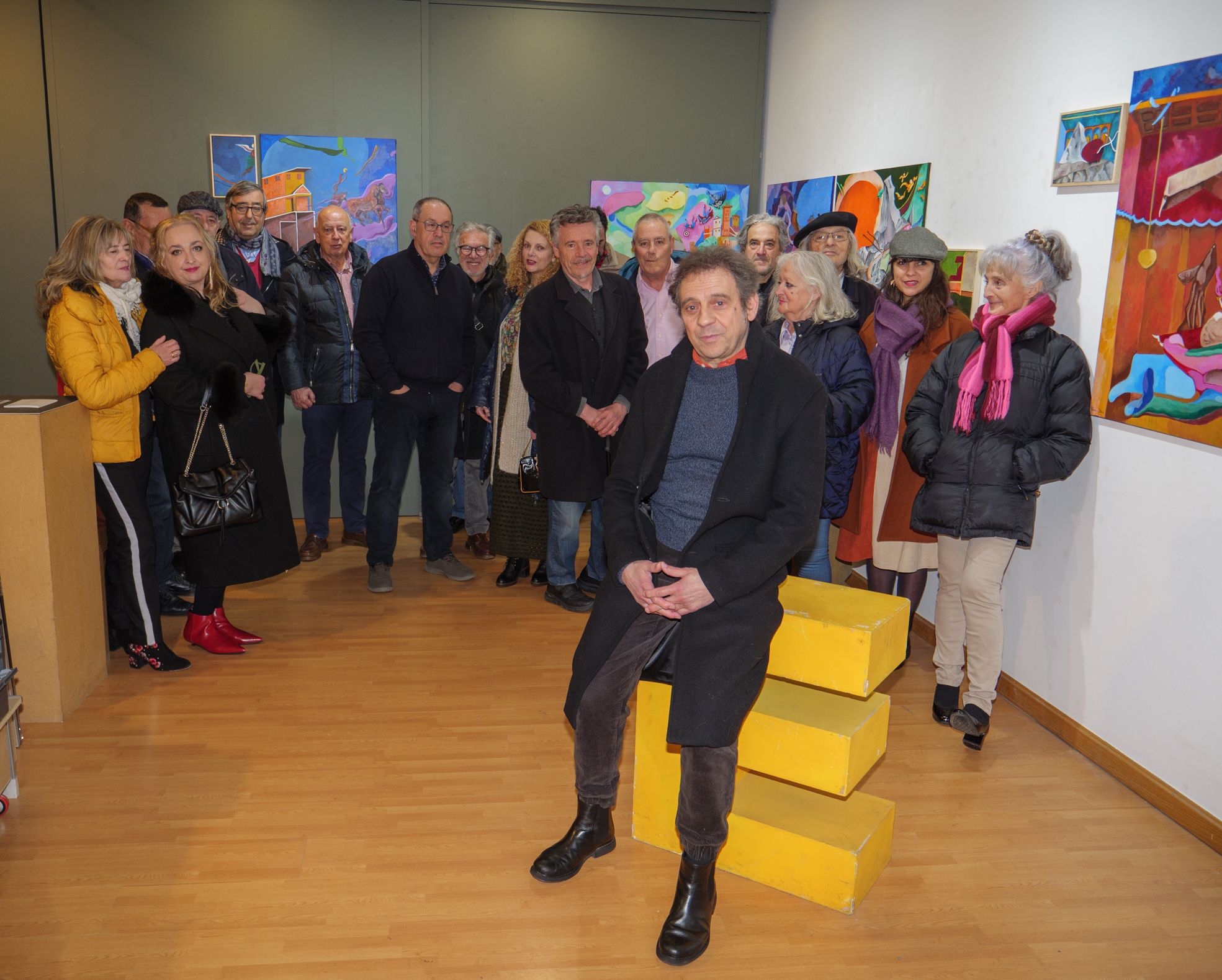 Quino Pérez Otero junto al resto de asistentes a la inauguración de la exposición. | VICENTE GARCÍA