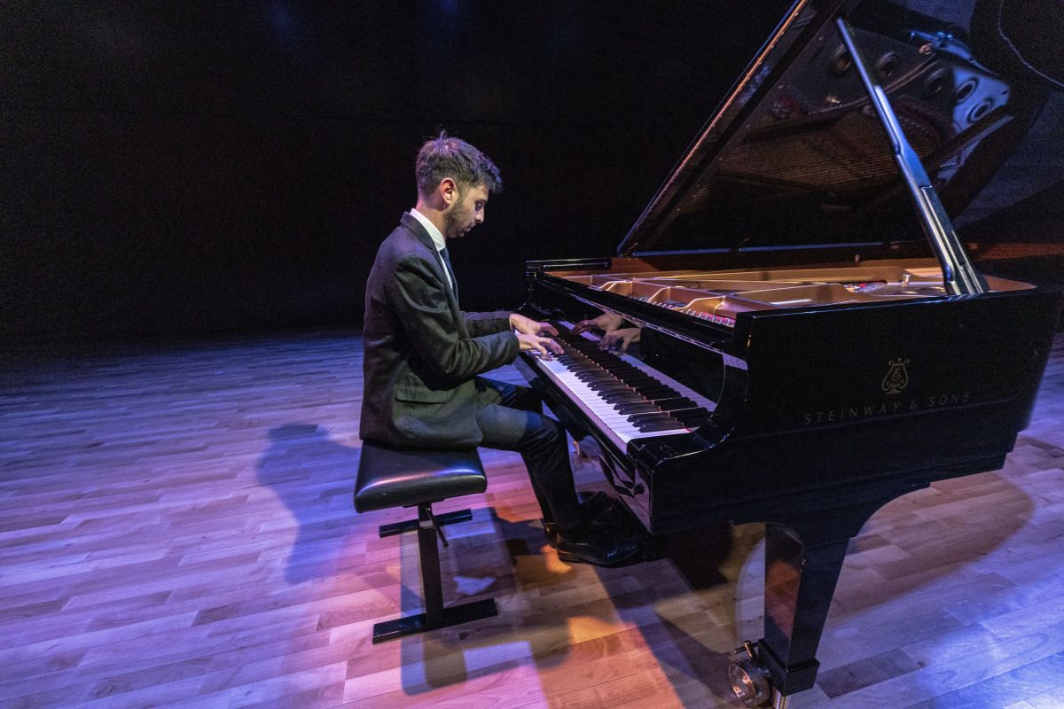 El pianista argentino, Franco Broggi, en uno de sus conciertos.