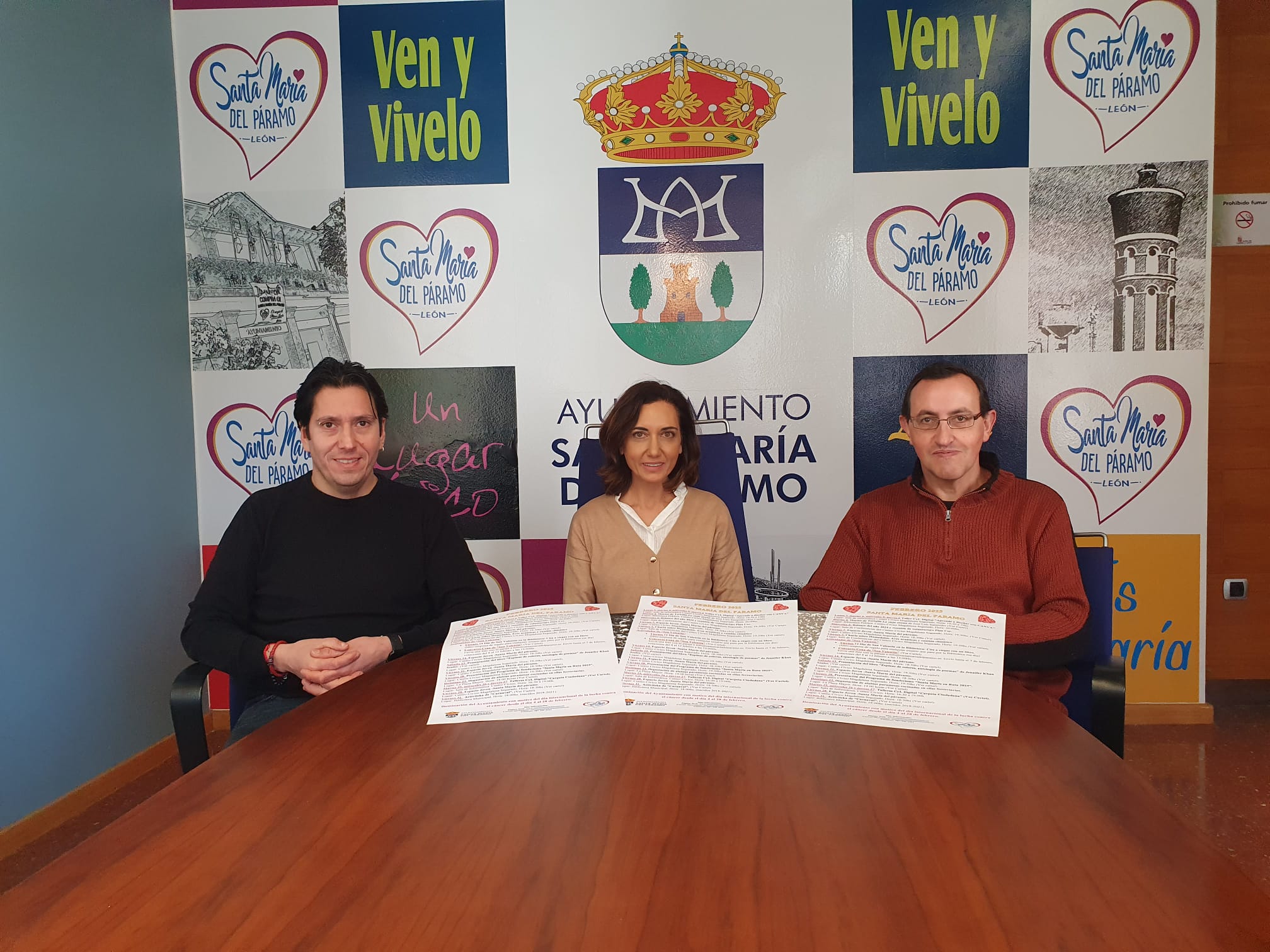 Alicia Gallego junto a otros miembros del equipo de gobierno presentando las actividades. | L.N.C.