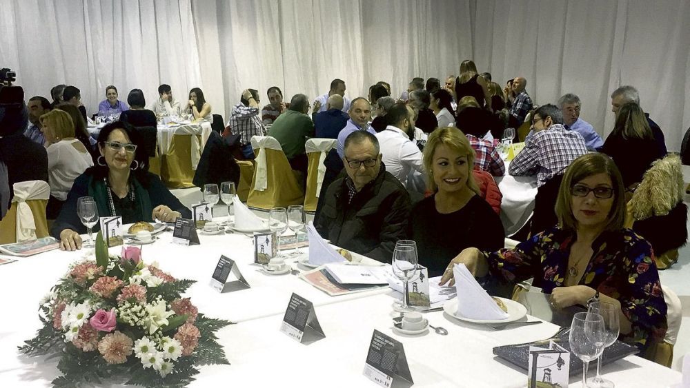 Uno de los festivales, con Lydia Valentín junto a la alcaldesa Mari Paz Martínez. | L.N.C.