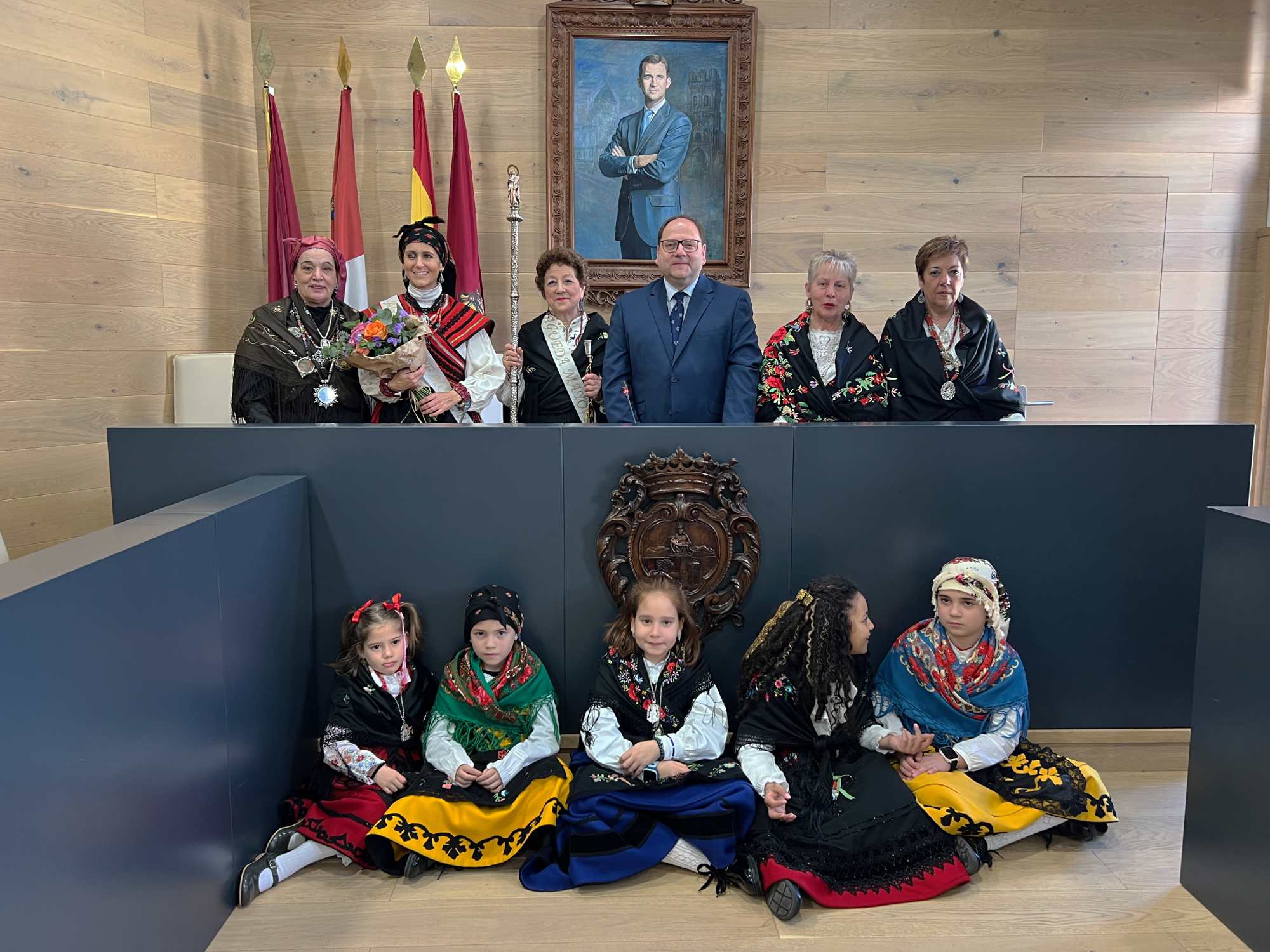 La Bañeza rindió este miércoles honores a Santa Águeda con féminas de todas las edades. | L.N.C.