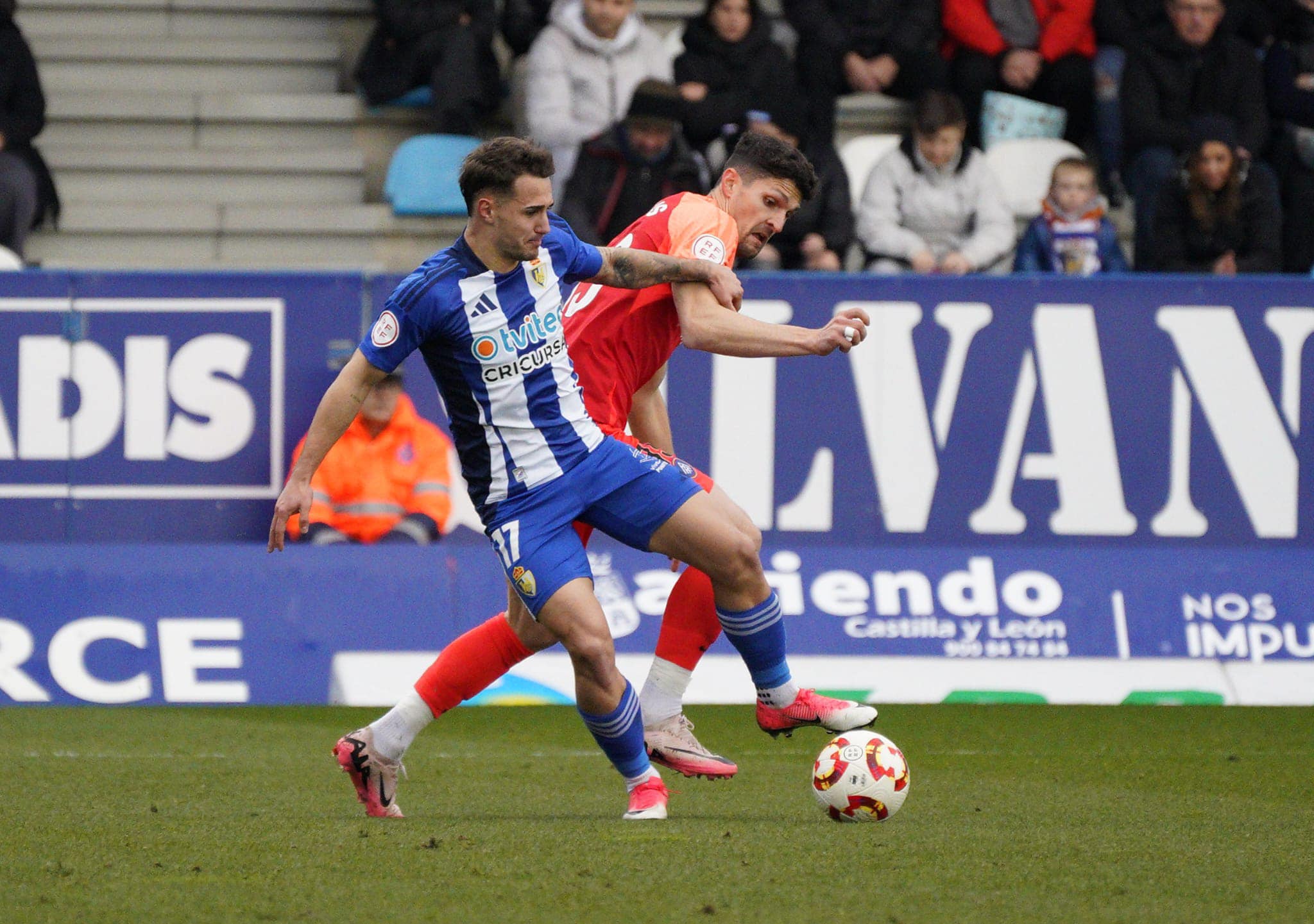 El Toralín debe marcar el primer gol para empezar la jornada con los deberes hechos. SDP