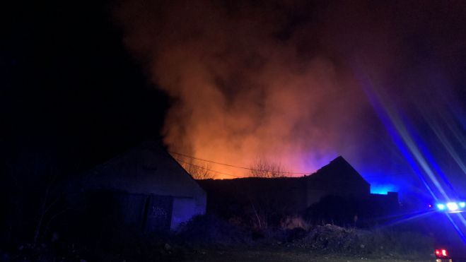 Incendio en la nave en Bembibre. | L.N.C.