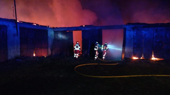 Incendio en la nave entre Viloria y Bembibre.