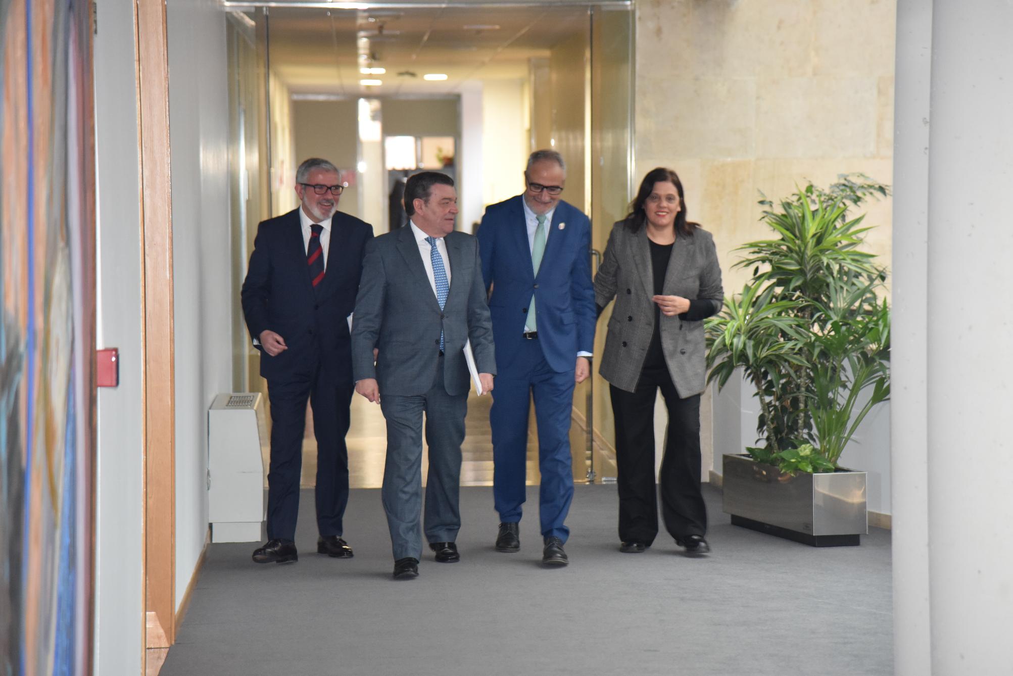 Reunión entre mandatarios en la Consejería de Presidencia.