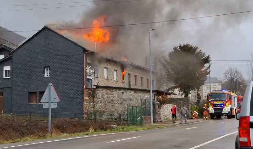 Incendio en una vivienda en Palacios del Sil.