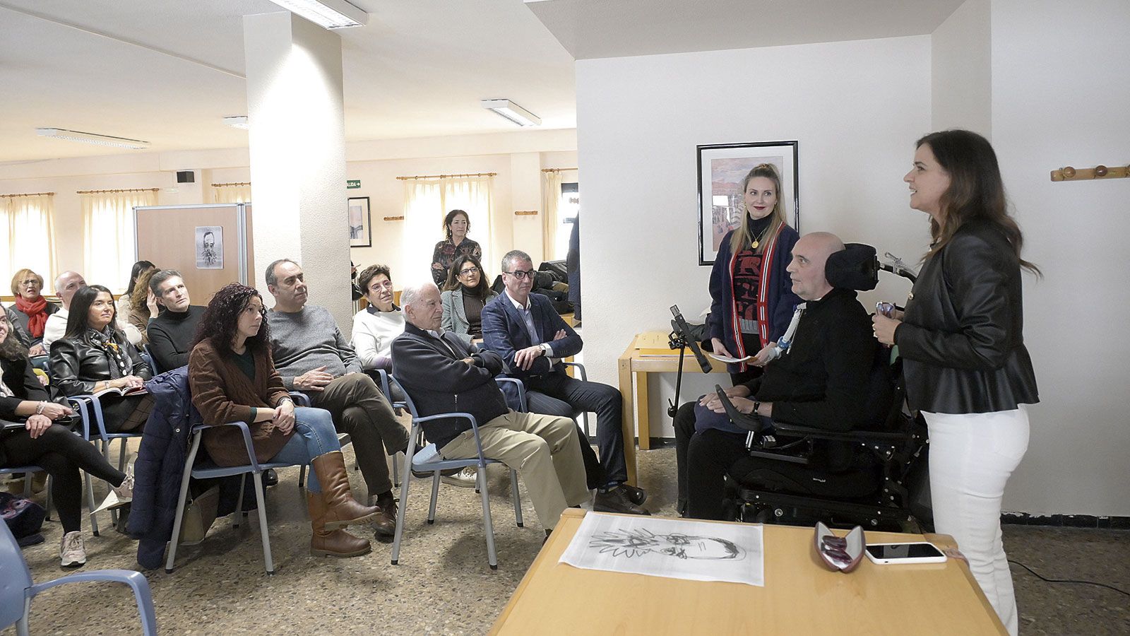 Un instante de la jornada celebrada este martes en el Centro de Día León II, con Urbano González como uno de los protagonistas. | MAURICIO PEÑA