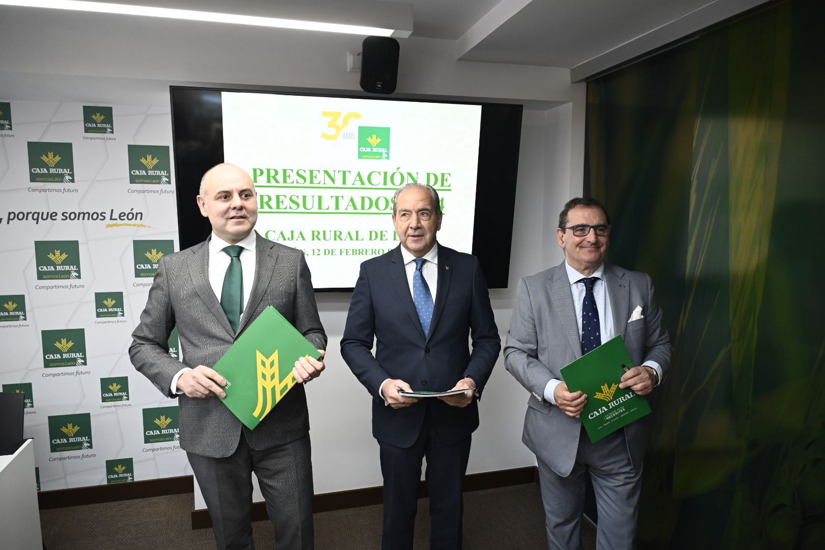 Alejandro Hidalgo, Cipriano García y Narciso Prieto, durante la presentación del balance de Caja Rural. | SAÚL ARÉN