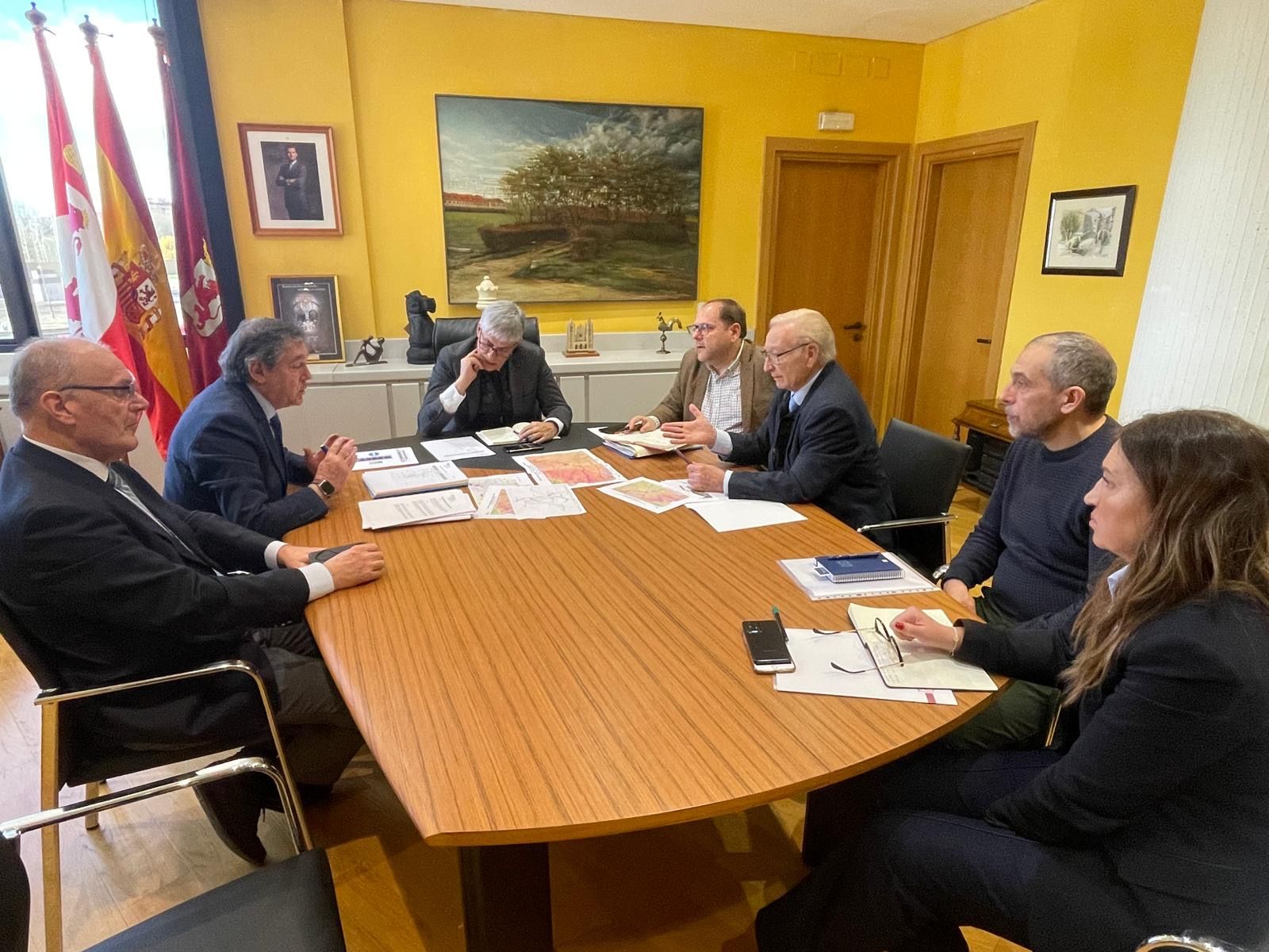 Reunión en la Delegación Territorial de León.