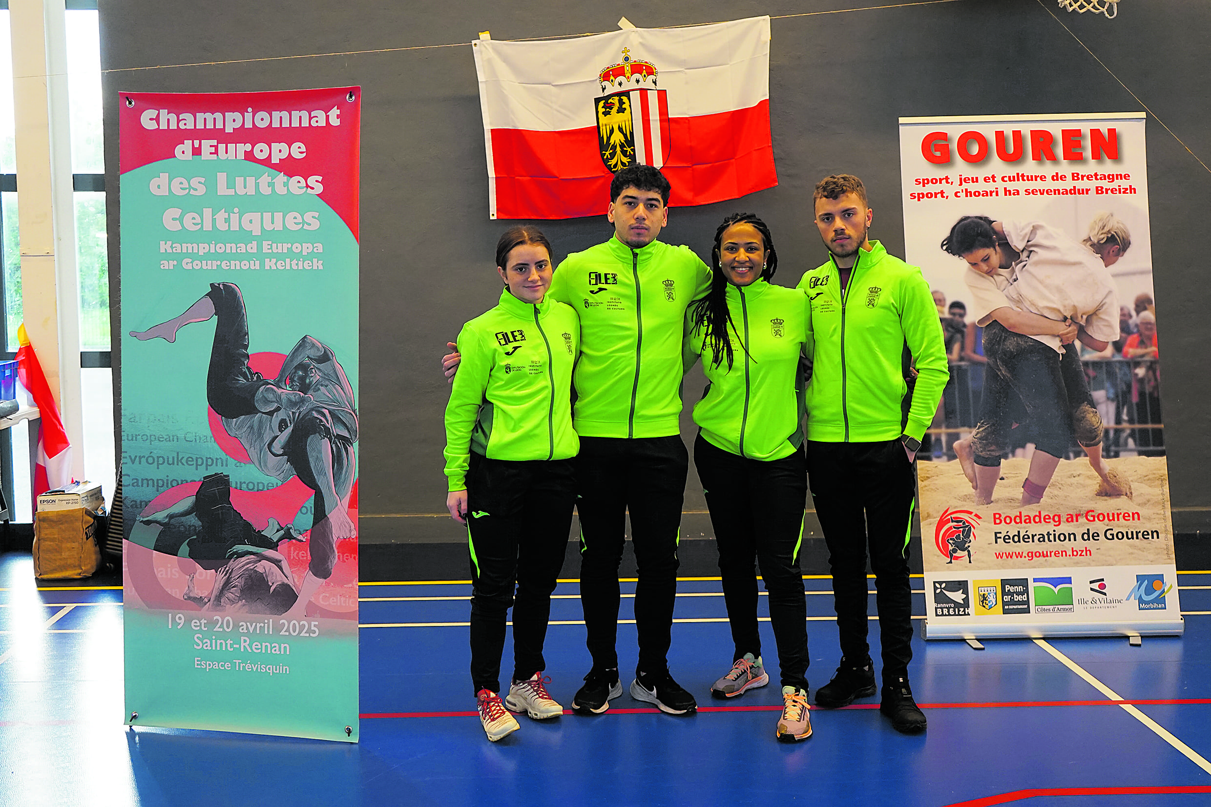 Los cuatro luchadores leoneses que han competido en Bretaña con muy buenos resultados BARREÑADA