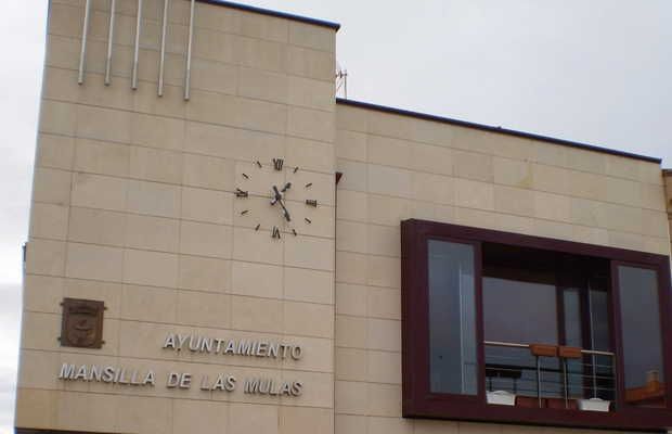 Vista del Ayuntamiento de Mansilla de las Mulas. | L.N.C.