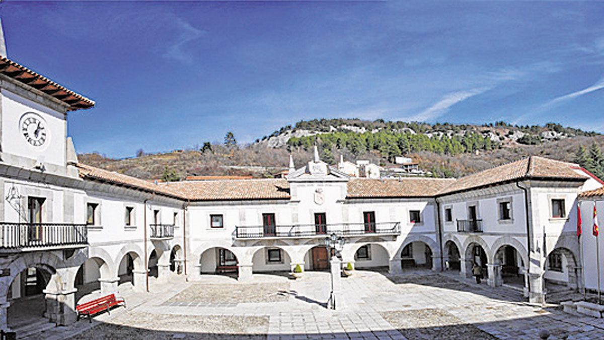 Imagen panorámica del Ayuntamiento de La Pola de Gordón. | AYTO, DE LA POLA