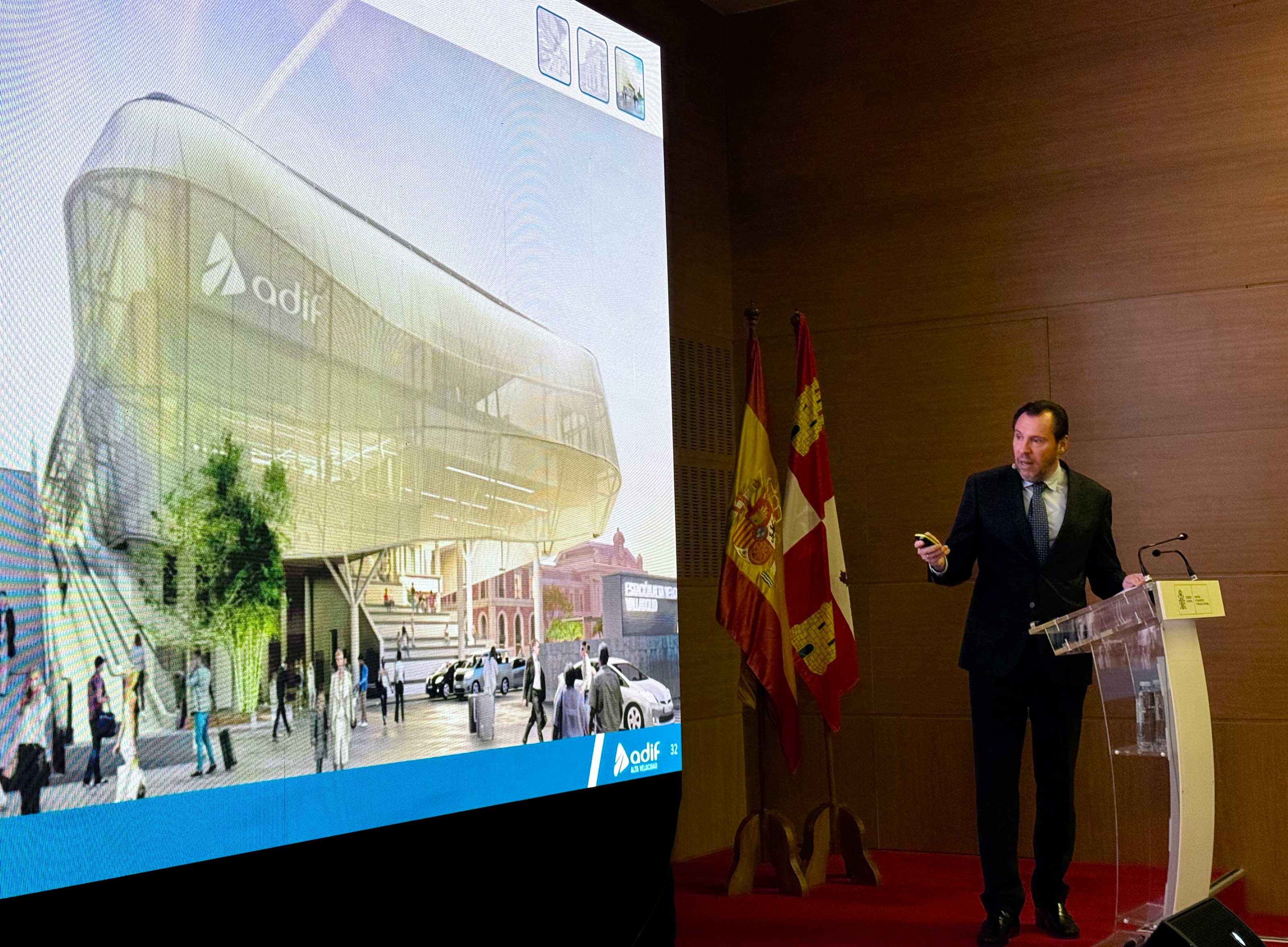 Puente presenta la nueva estación de trenes de Valladolid. | ICAL