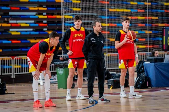 Un instante del entrenamiento de este martes de la selección española. FEB