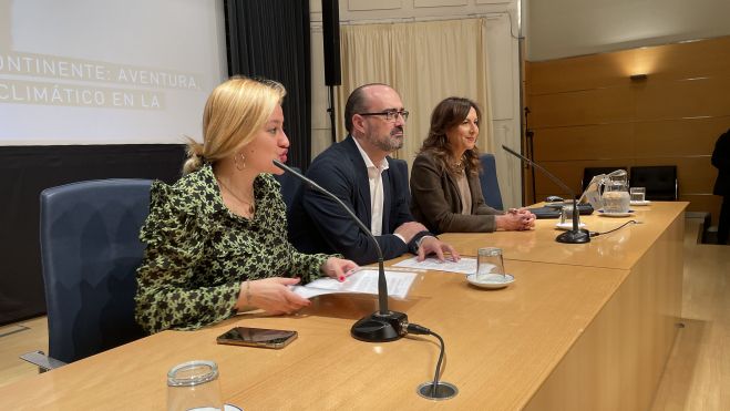 De izquierda a derecha: la concejala Alexandra Rivas, el alcalde Marco Morala e Hilde Pérez. | J.F.