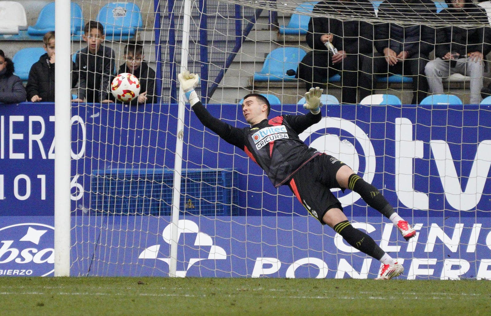 Andrés durante un partido con la Ponferradina