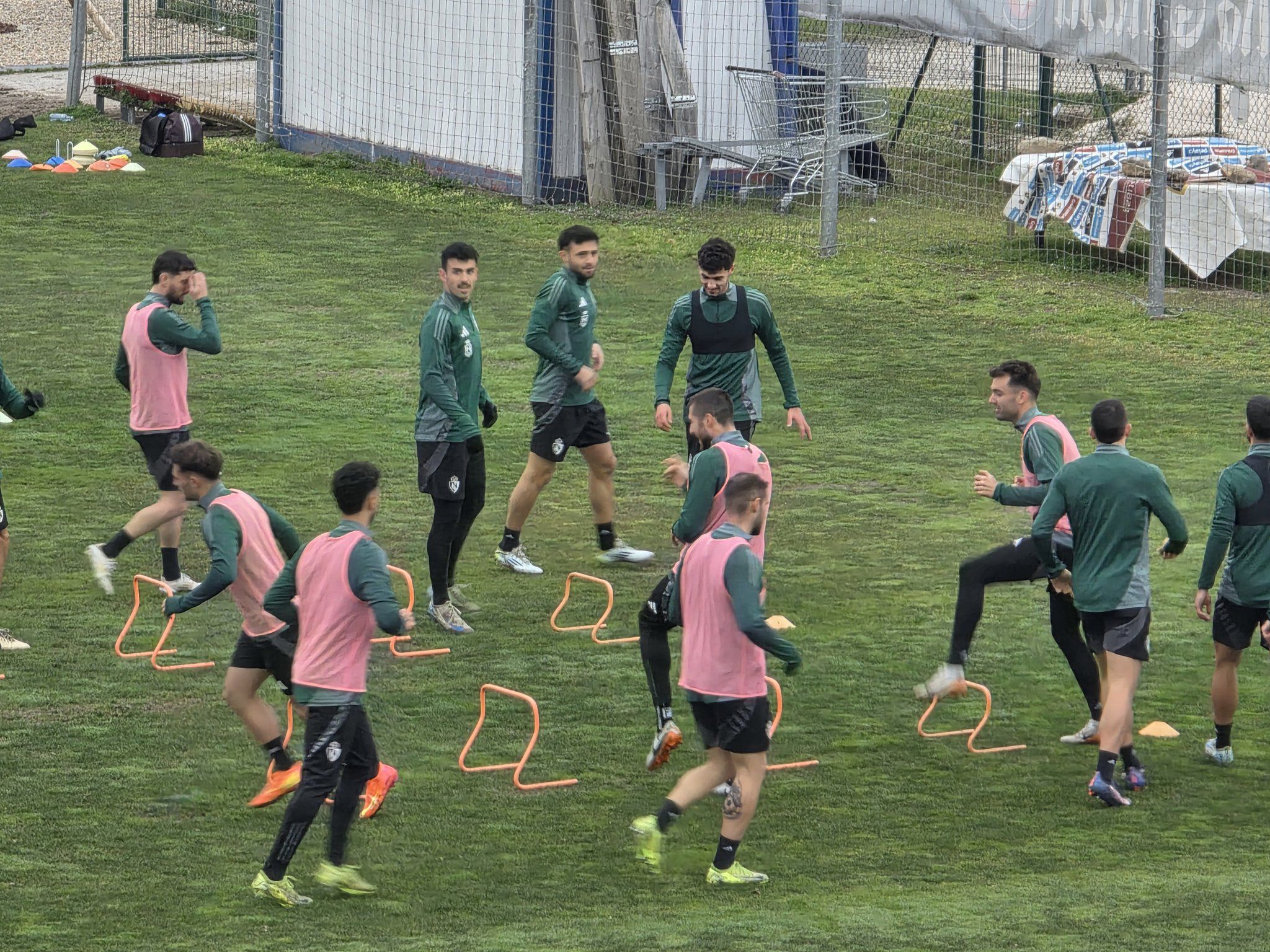 Álex Costa durante la primera parte de la sesión con el resto del grupo. REDBLANQUIAZUL