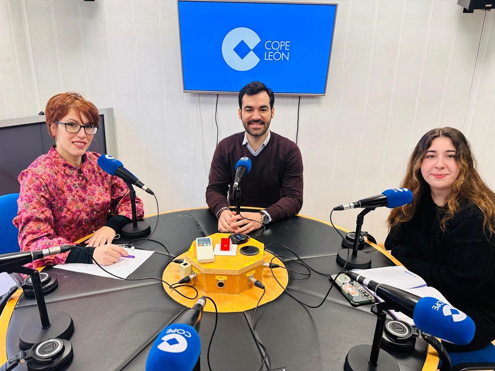 David Fernández durante el programa Entre Nosotras, emitido por Cope León. | L.N.C.