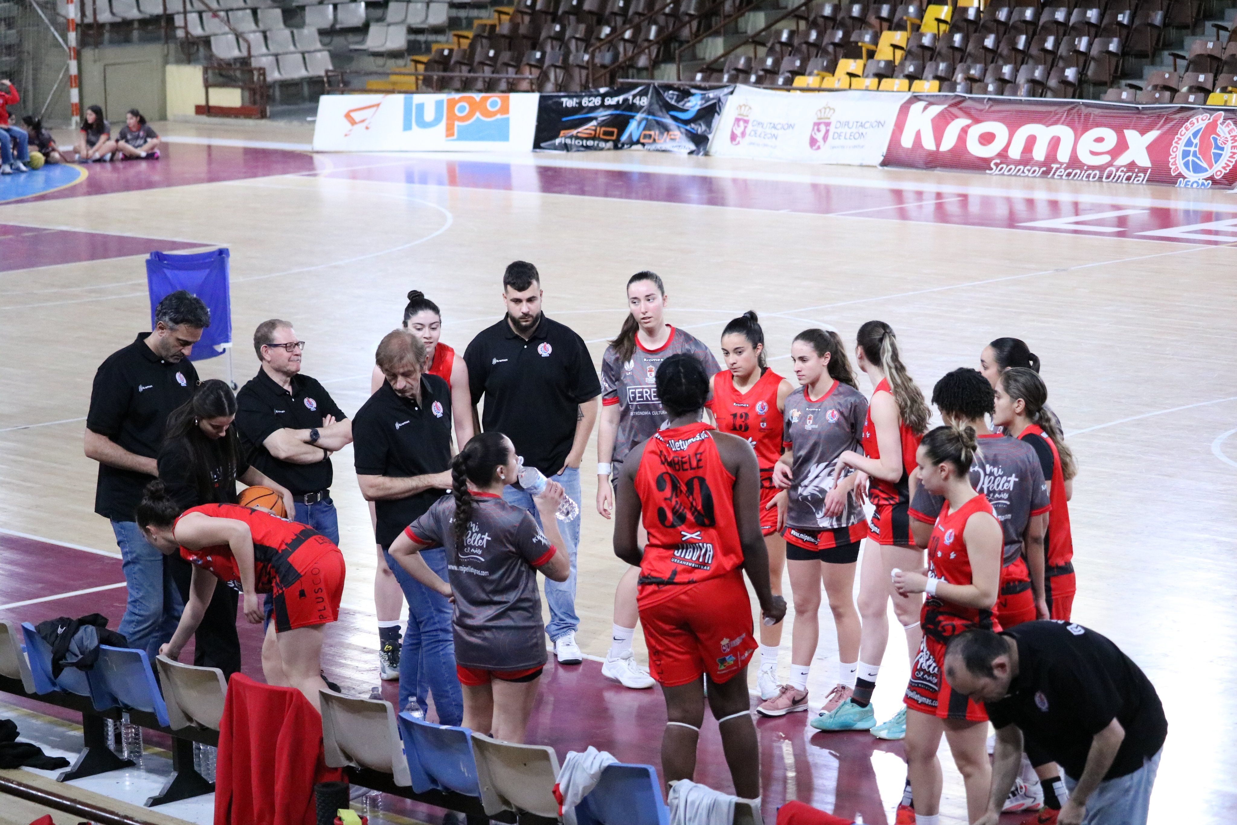 El BF León sigue la gran línea de la temporada pasada que le llevó a disputar la final por el ascenso de categoría. @paula_lorenzo10