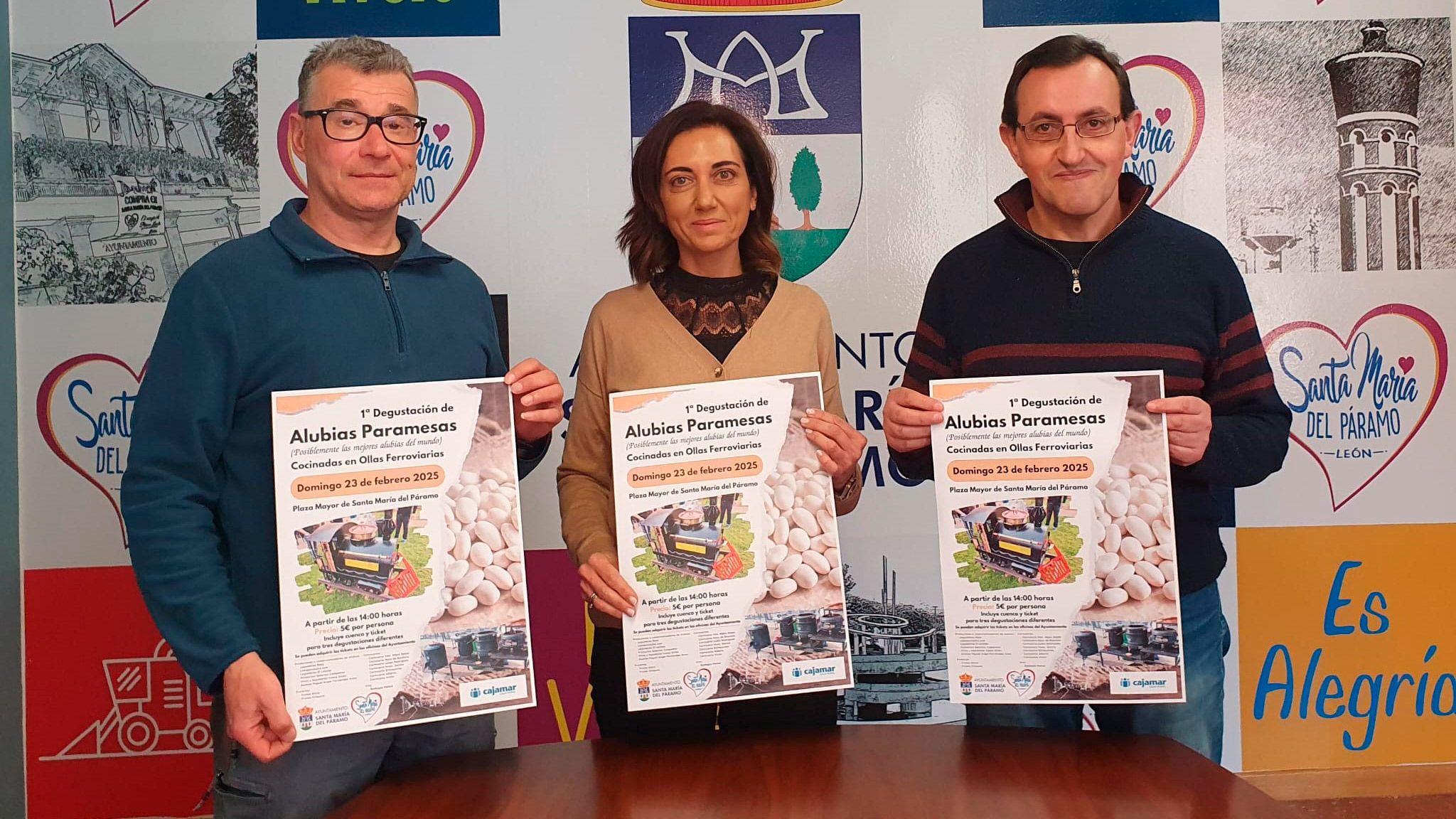 Alicia Gallego junto a otros dos concejales presentando la jornada de degustación. | L.N.C.