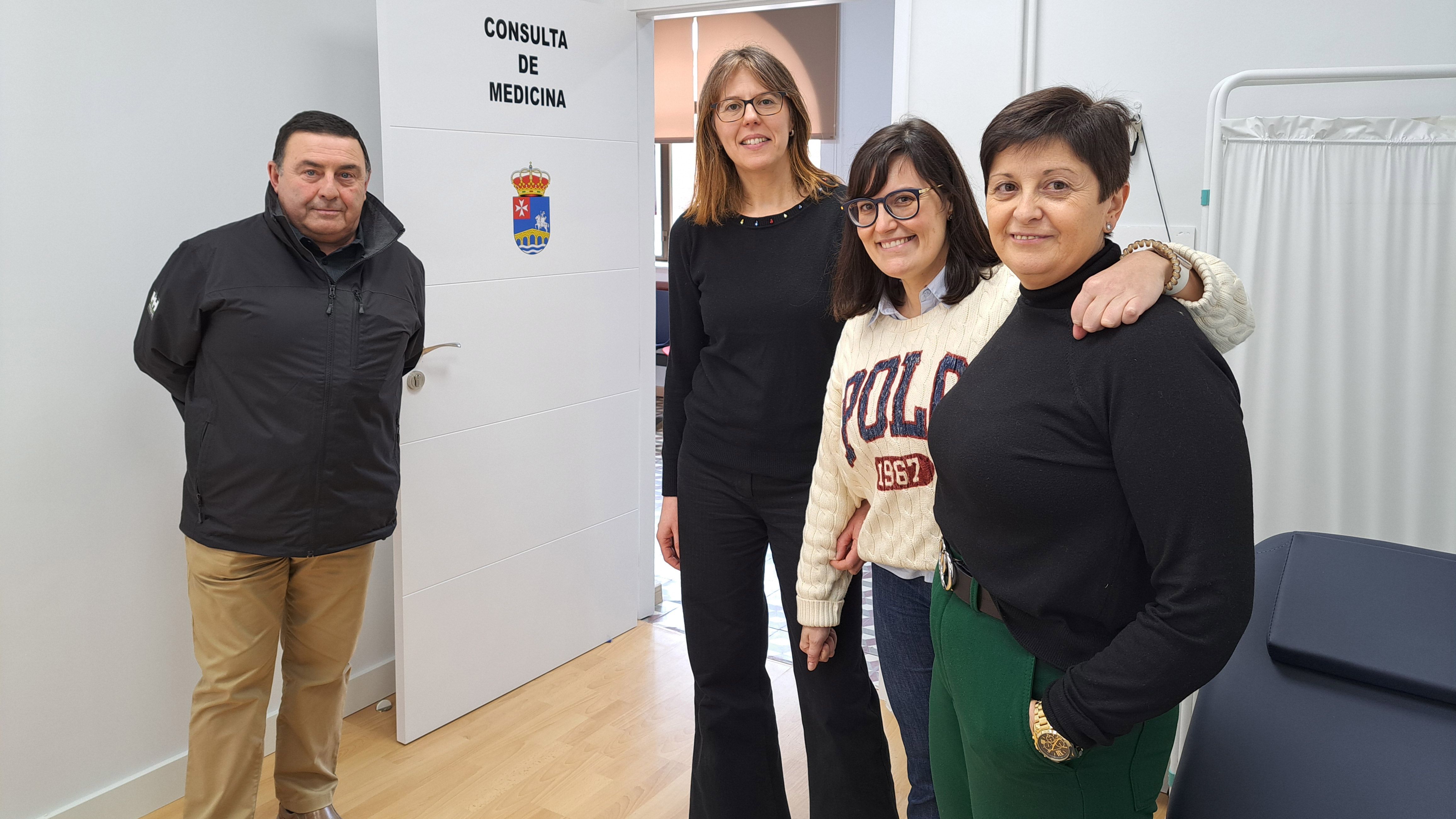 Enrique Busto, Ana Cieza, Cristina López Mayo e Isabel Dávila en la inauguración del consultorio. | L.N.C.