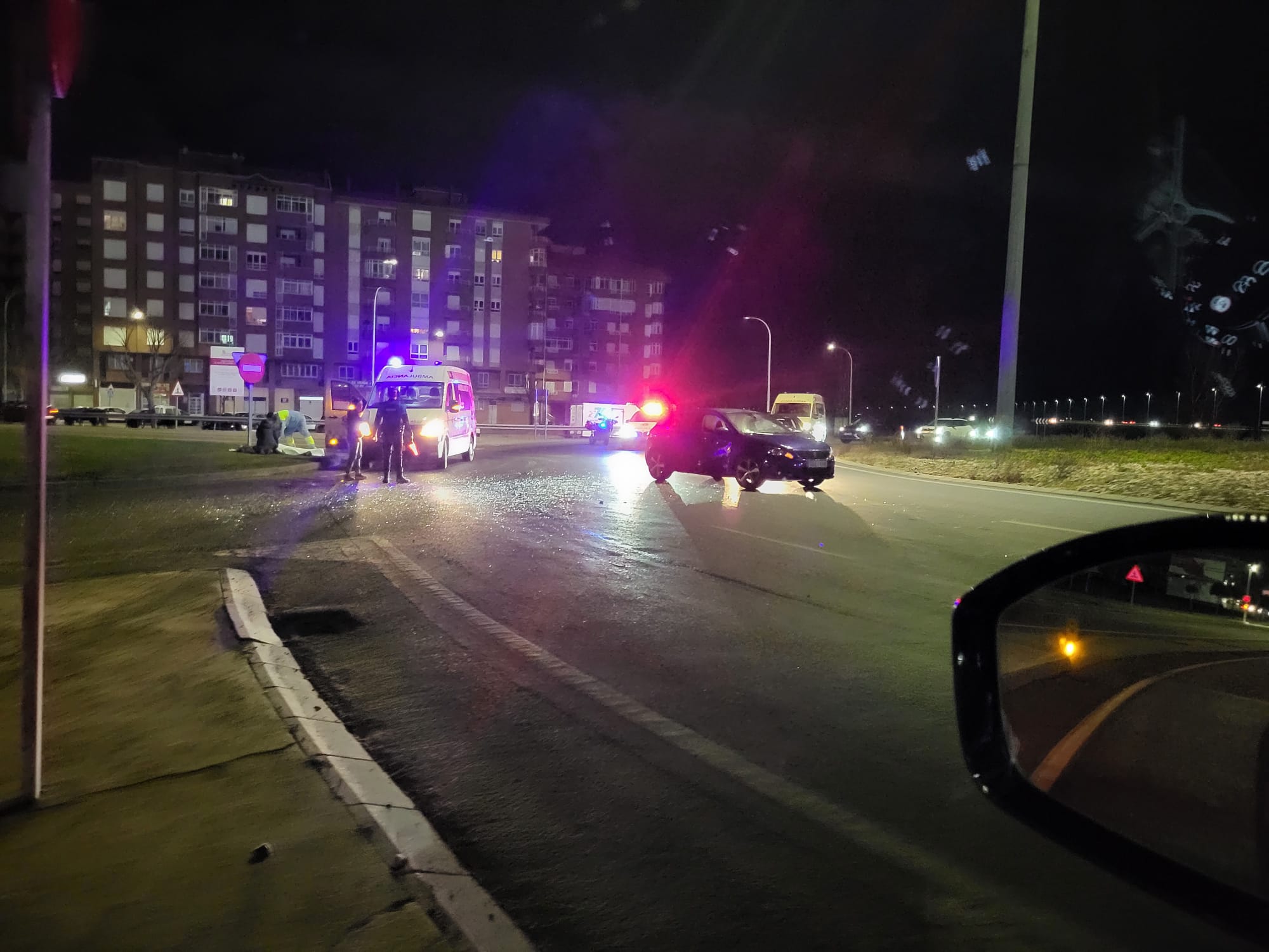 Accidente en la rotonda de Carrefour de León. | L.N.C.