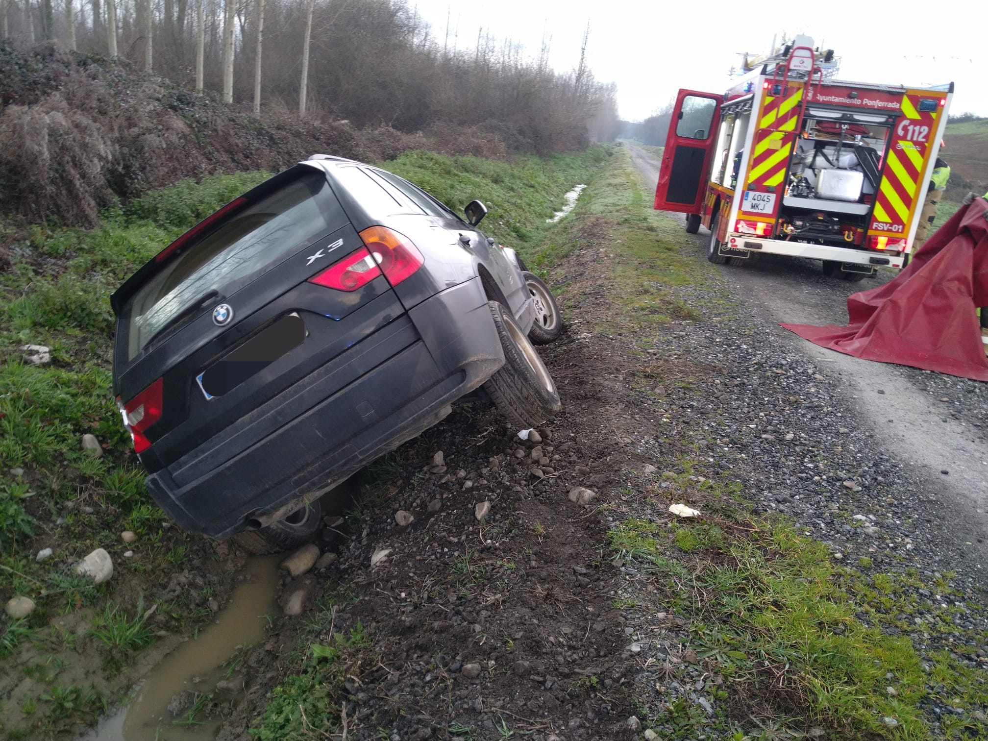 Estado en el que quedó el coche. | BOMBEROS PONFERRADA