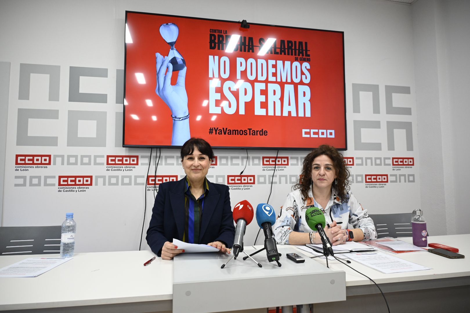  La secretaria provincial de CCOO, Elena Blasco, y la técnica de Igualdad, Ana Olego. | SAÚL ARÉN