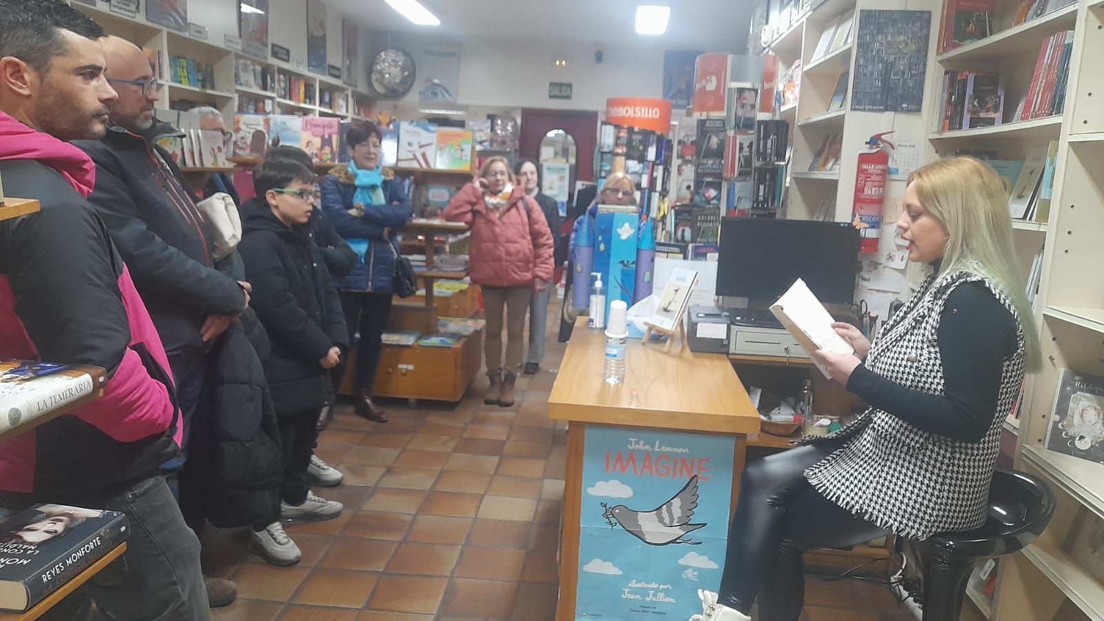 Presentación del libro Fénix en la Librería Arroyo de Ponferrada. | MAR IGLESIAS