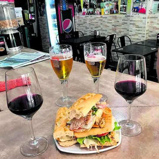 montaditos y vinos azaila