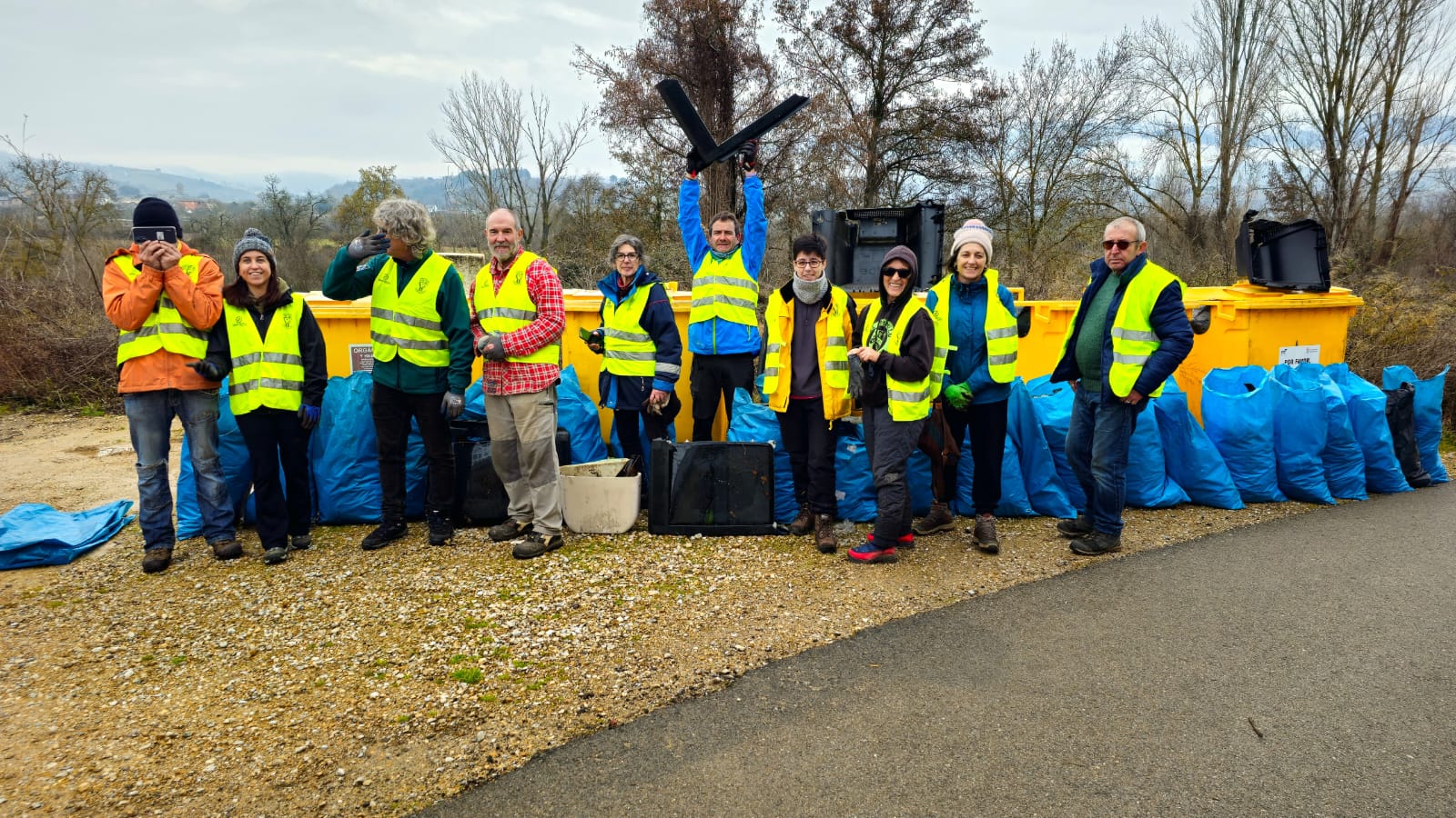 Una de las actividades de recogida voluntaria de Proyecto Orbanajo. 