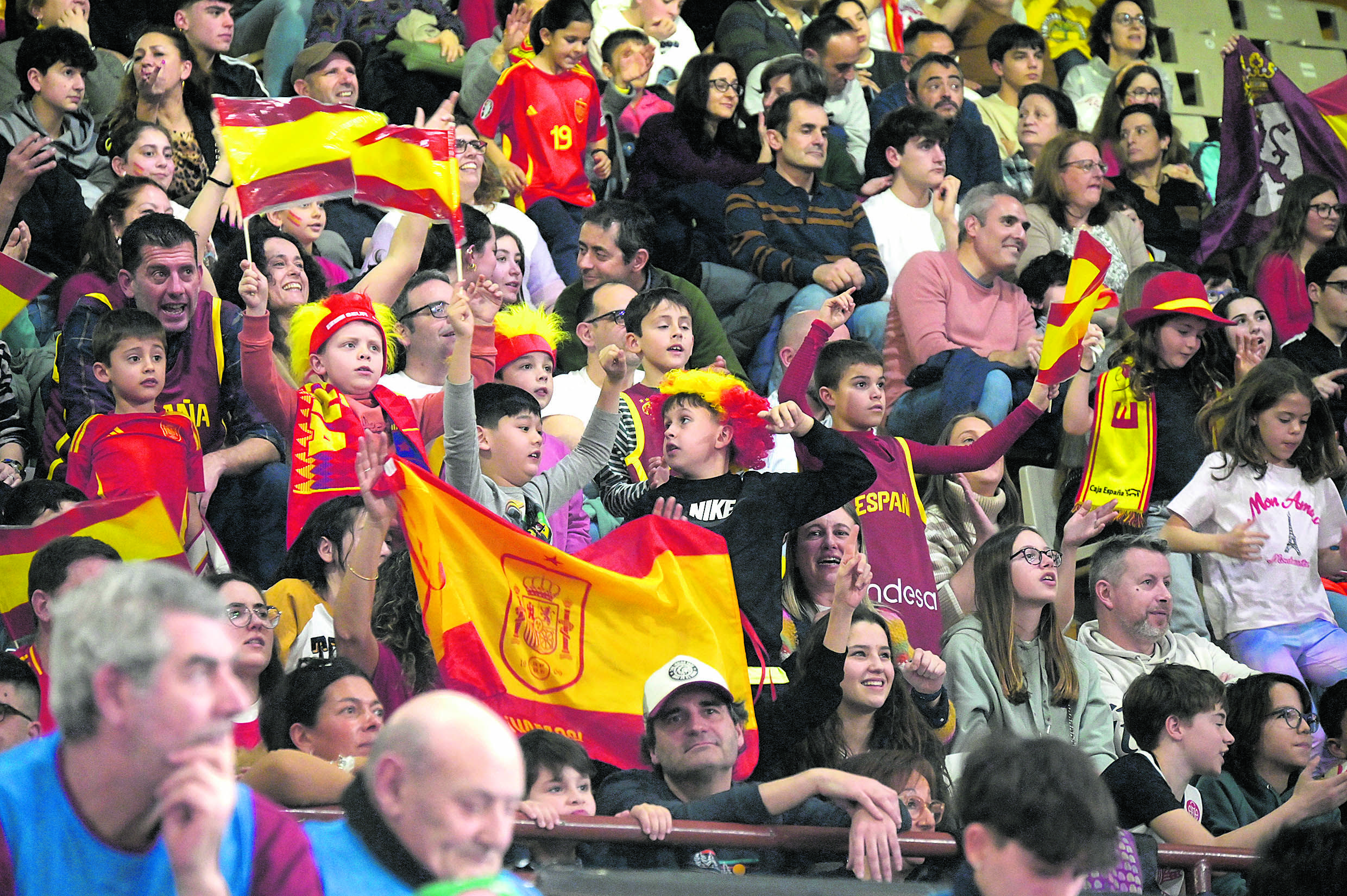 Imagen de la afición leonesa en el Palacio. | MAURICIO PEÑA