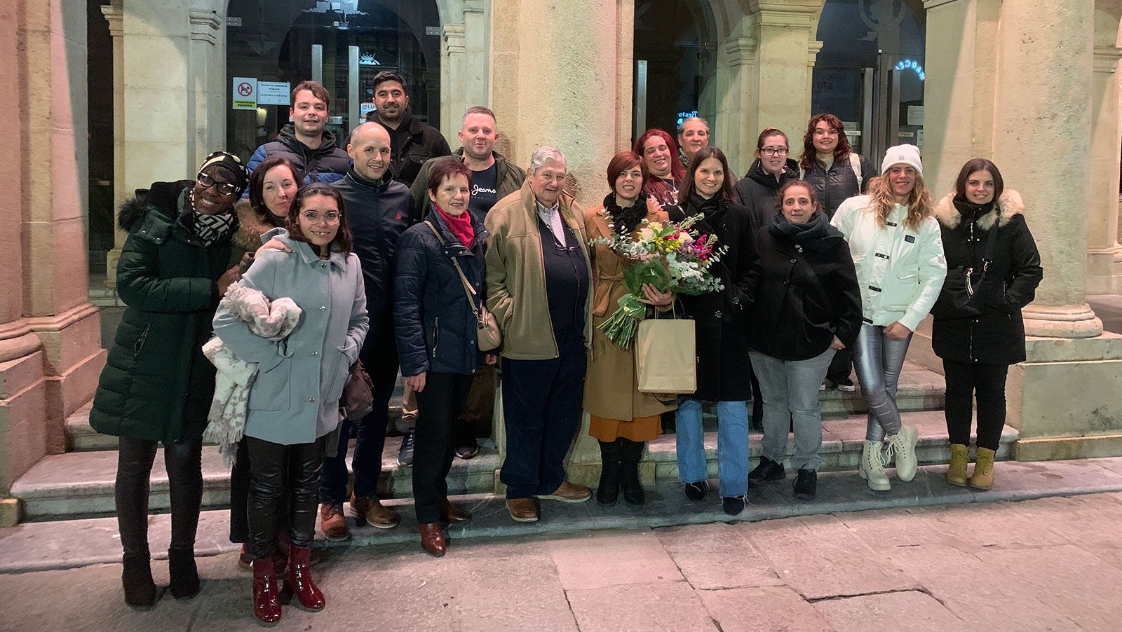 Foto de familia del homenaje a Yolanda García.