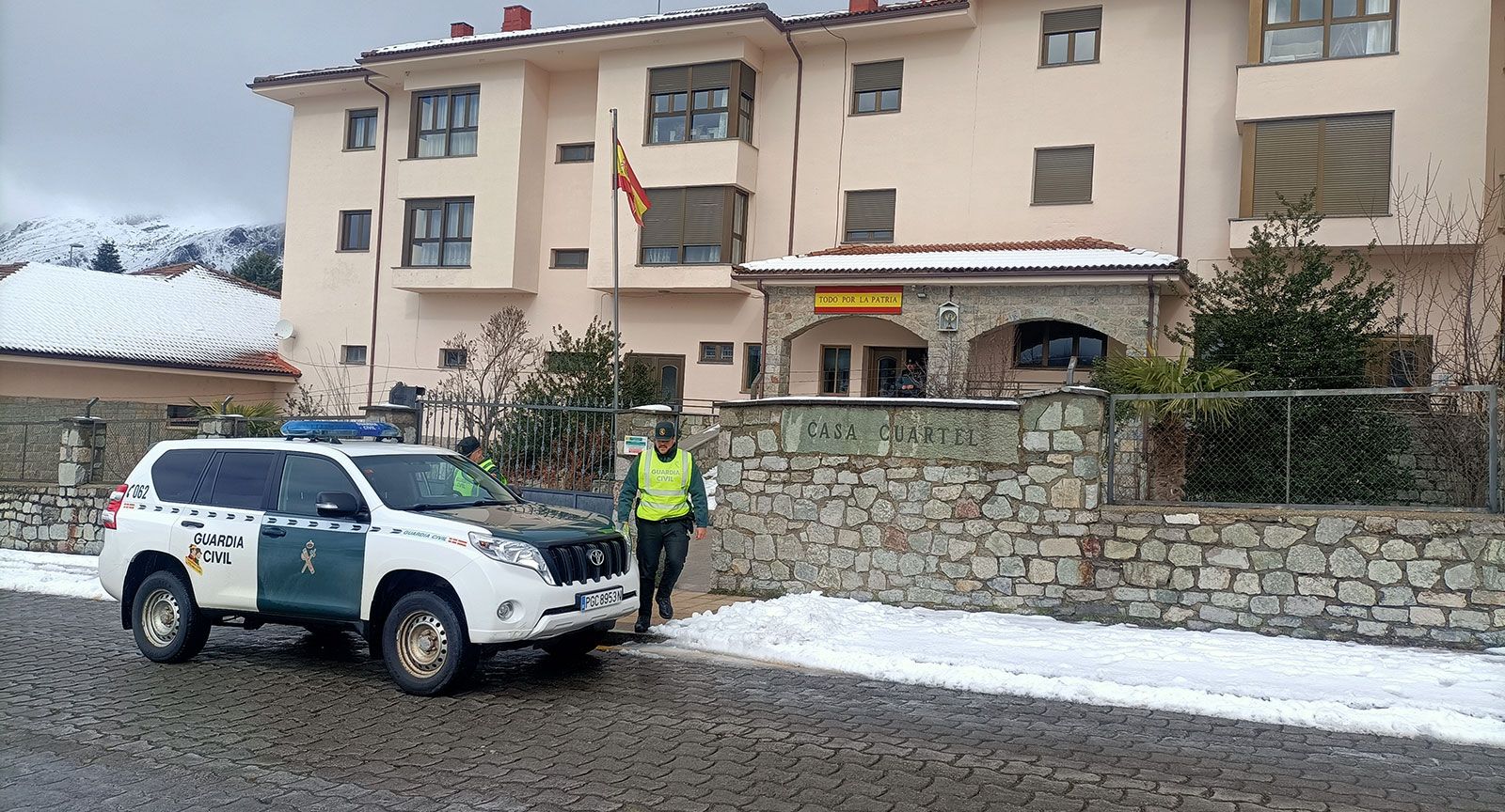 Patrulla de la Guardia Civil en Riaño