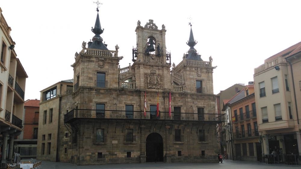 Vista del Ayuntamiento de Astorga. | L.N.C.