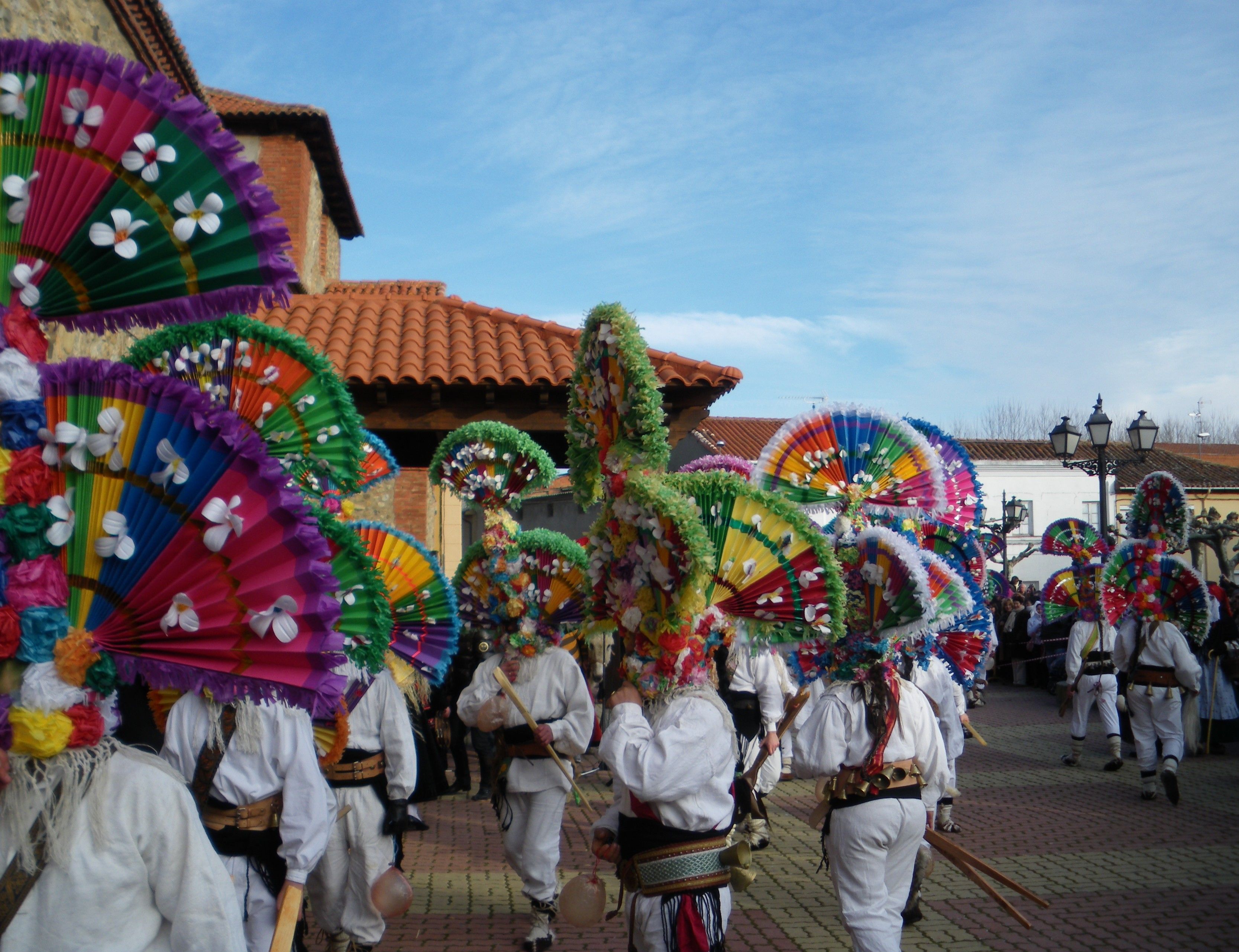 La tradición del Antruejo trasmitida de generación en generación se revive un año más en el rito del carnaval.