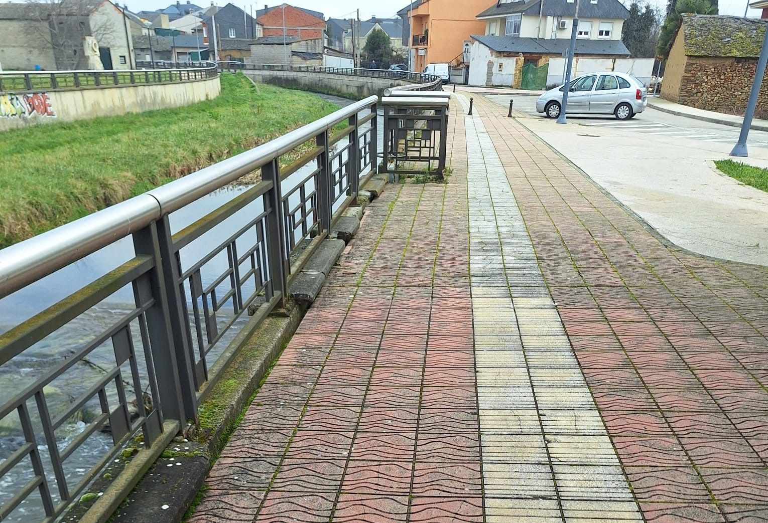 Paseo del río en Camponaraya.