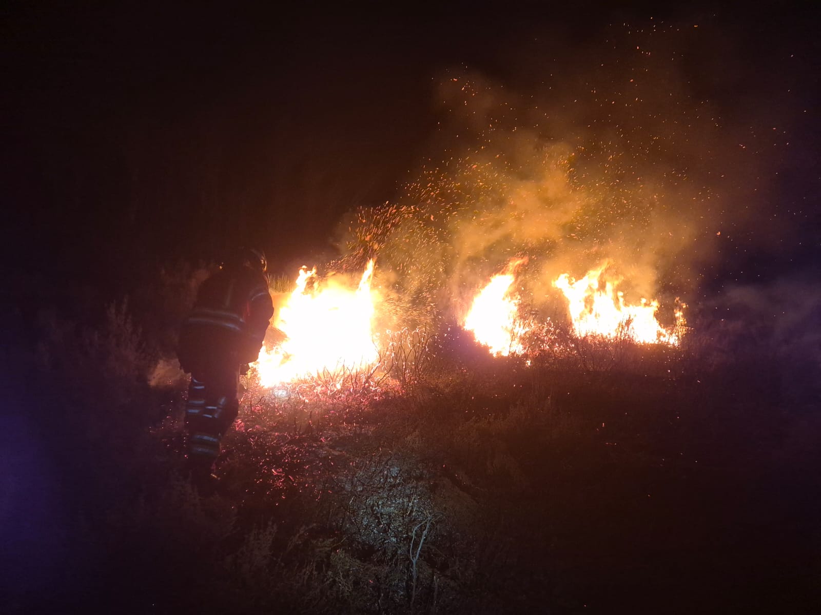 Llamas en el último incendio en Bouzas.