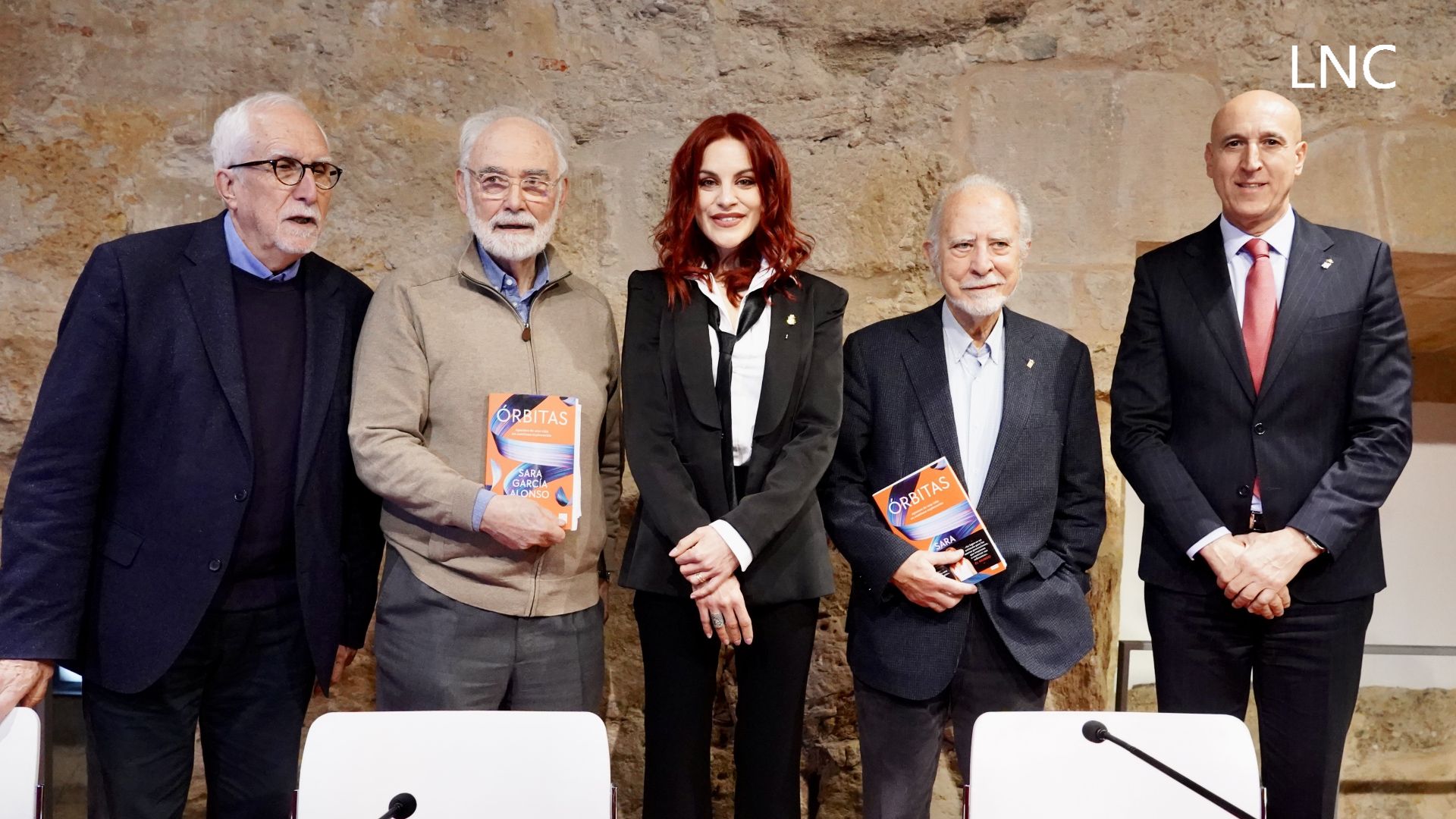  La astronauta Sara García presenta su libro 'Órbitas'