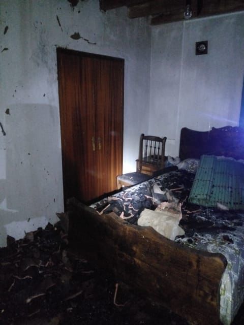 Interior de la vivienda afectada por el fuego. | DIPUTACIÓN DE LEÓN