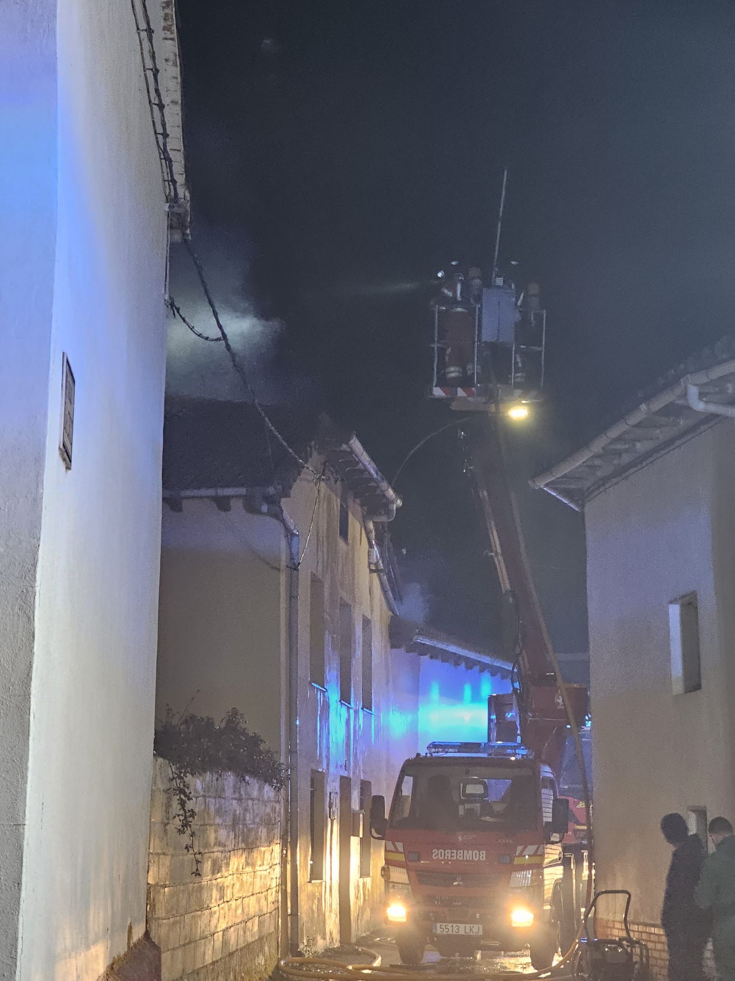 Vídeo grabado por los vecinos que participaron en la extinción del incendio de Villaverde de Arcayos. | L.N.C.