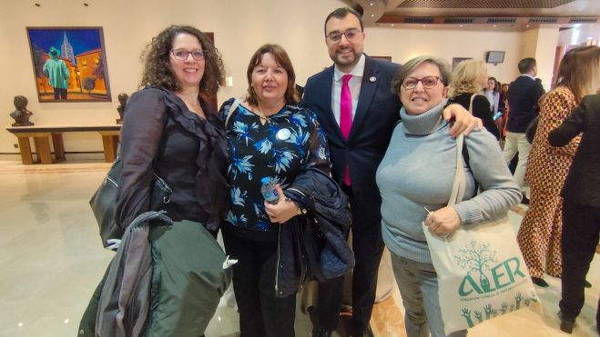 Integrantes de Aler junto a Adrián Barbón, presidente del Principado de Asturias. | L.N.C.