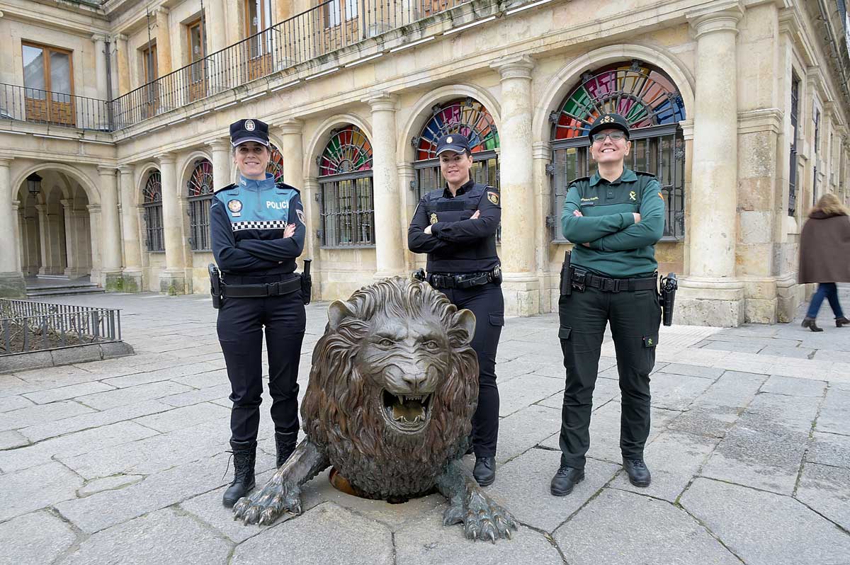 Eva Sahagún, Laura Estrada y Rocío Sahelices están en dentro de los cuerpos de seguridad en León. | MAURICIO PEÑA